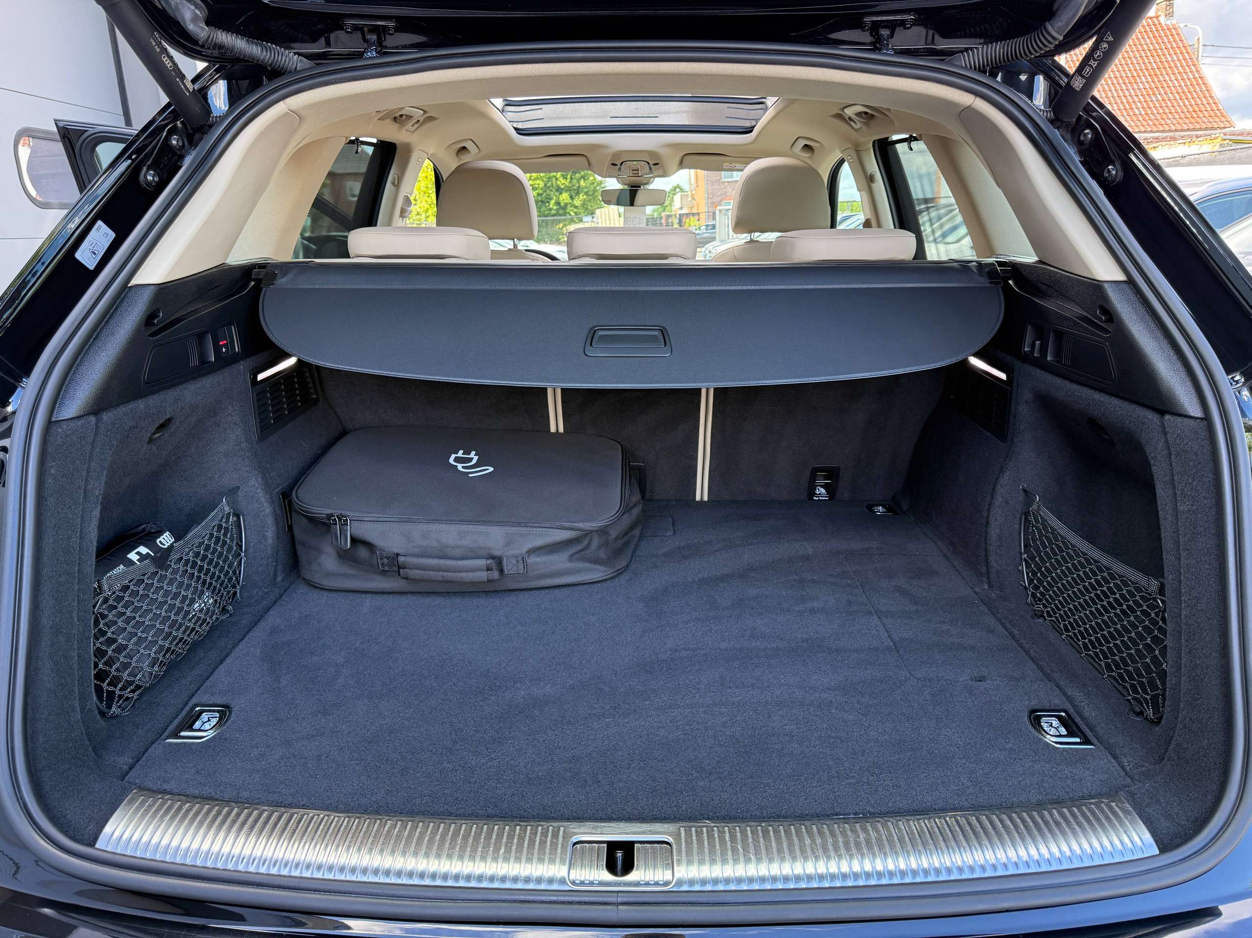 75839e80-b249-4c7c-8ee5-c8af55806ae617-audi-q5-phev-50-tfsie-quattro-navigatie-pano-dak-leder-camera-full-led-virtual.jpg