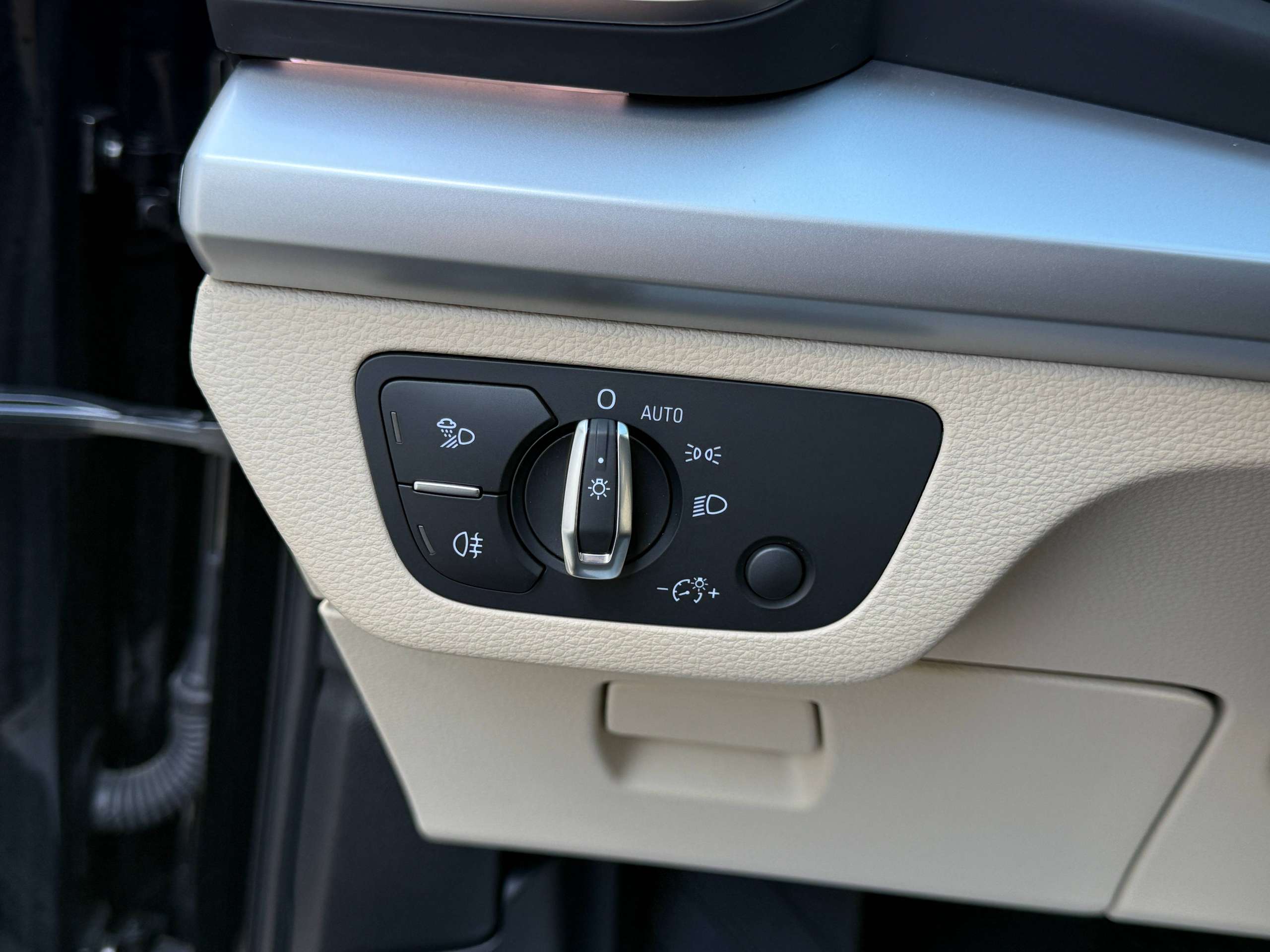 75839e80-b249-4c7c-8ee5-c8af55806ae619-audi-q5-phev-50-tfsie-quattro-navigatie-pano-dak-leder-camera-full-led-virtual.jpg