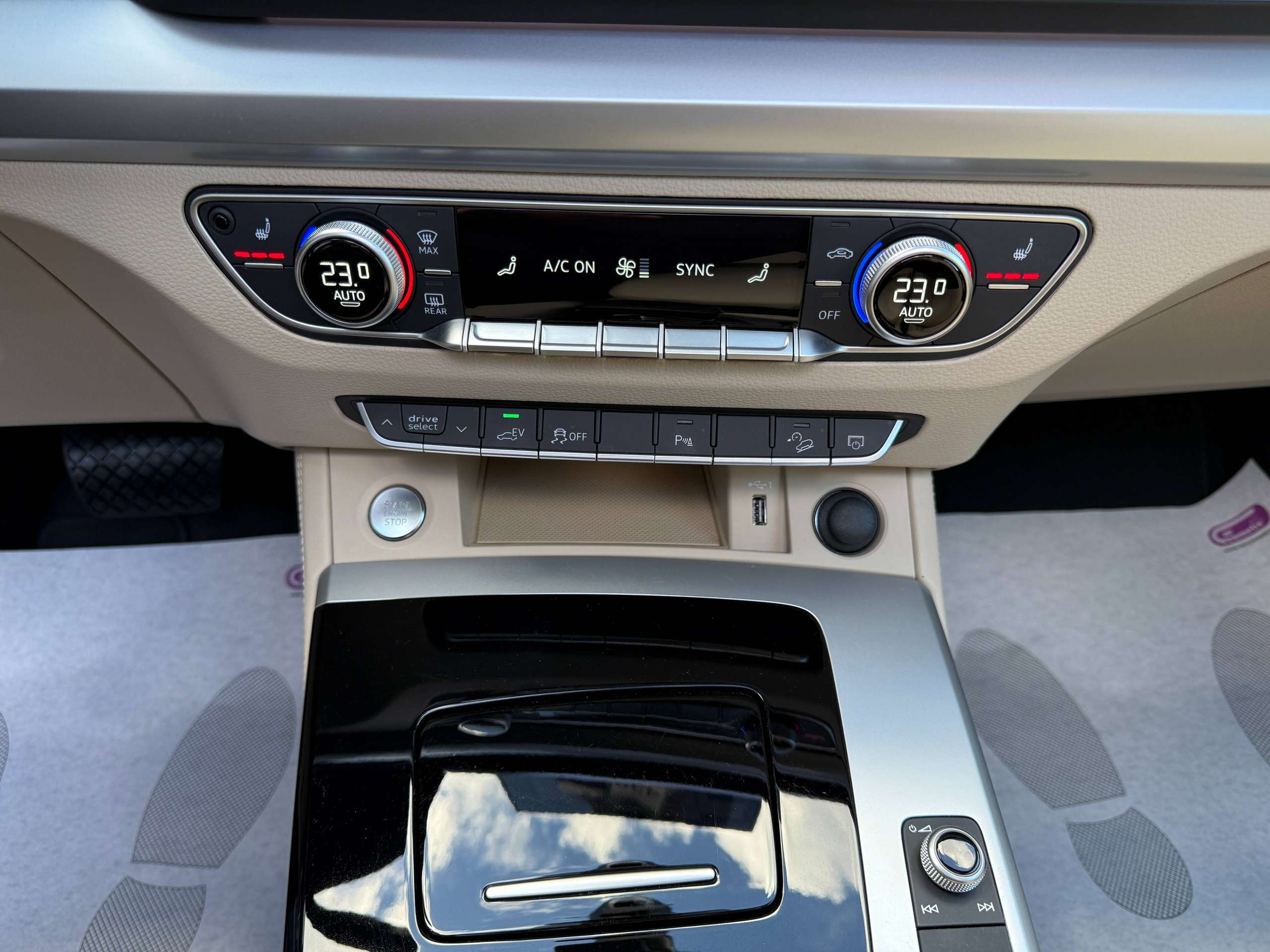 75839e80-b249-4c7c-8ee5-c8af55806ae624-audi-q5-phev-50-tfsie-quattro-navigatie-pano-dak-leder-camera-full-led-virtual.jpg