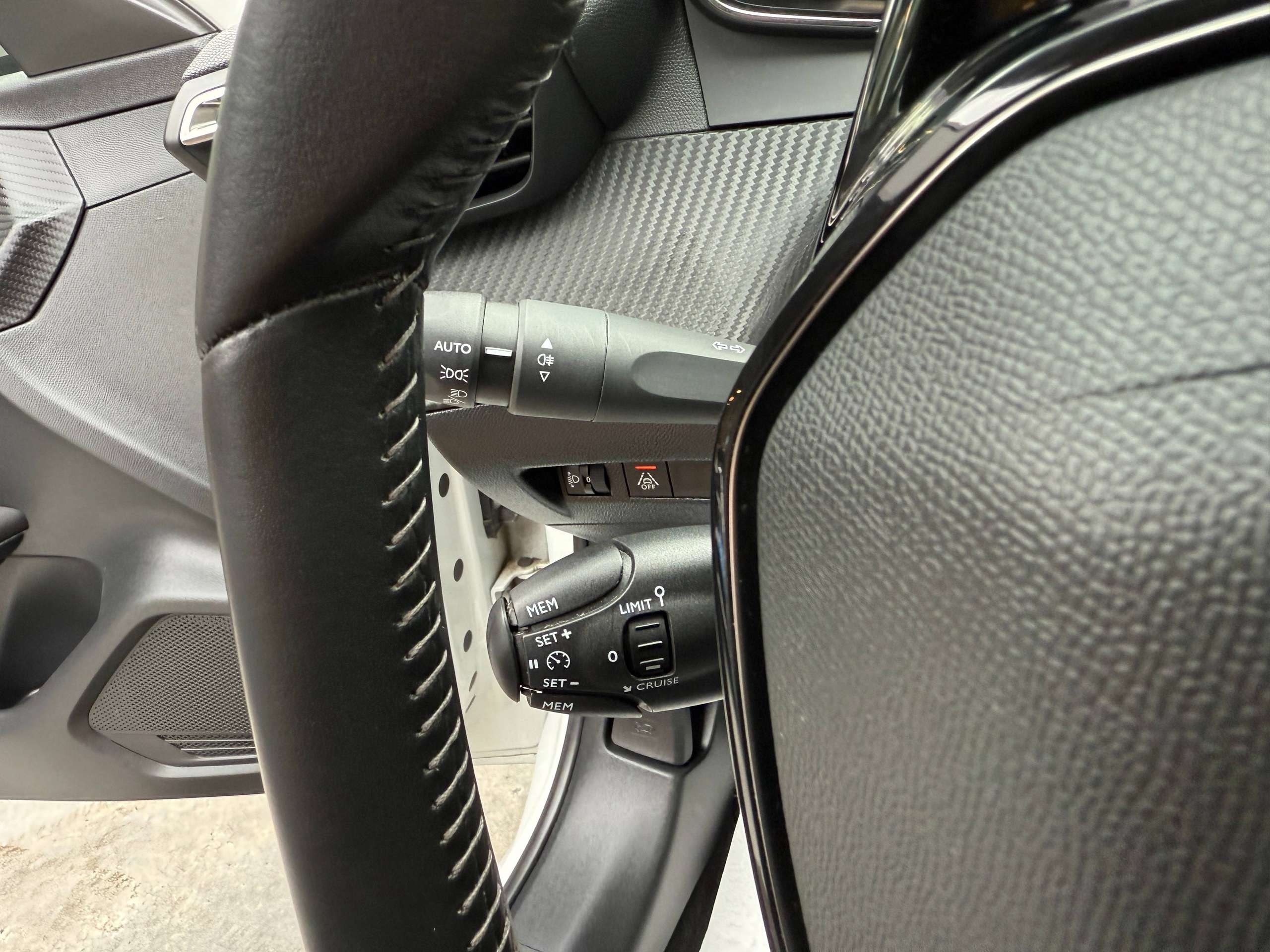 76207594-ba17-485d-ad61-5c06d934155517-peugeot-208-1-2i-full-led-navigatie-carplay-bluetooth-pdc-airco.jpg