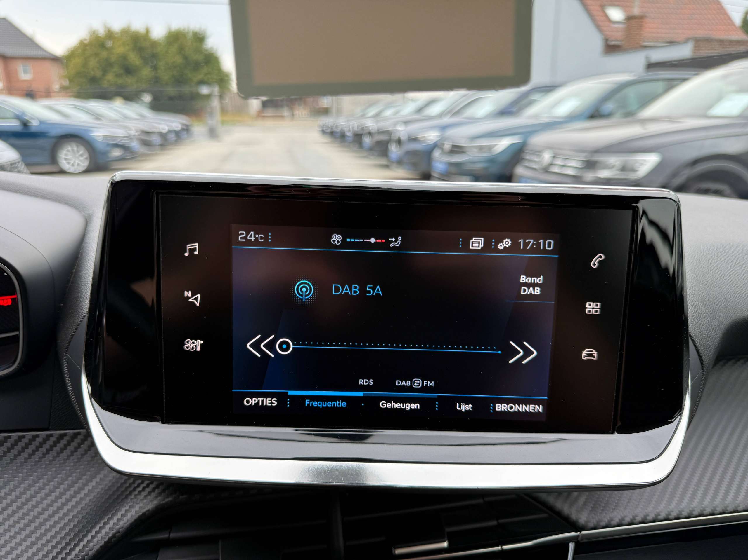 76207594-ba17-485d-ad61-5c06d934155521-peugeot-208-1-2i-full-led-navigatie-carplay-bluetooth-pdc-airco.jpg