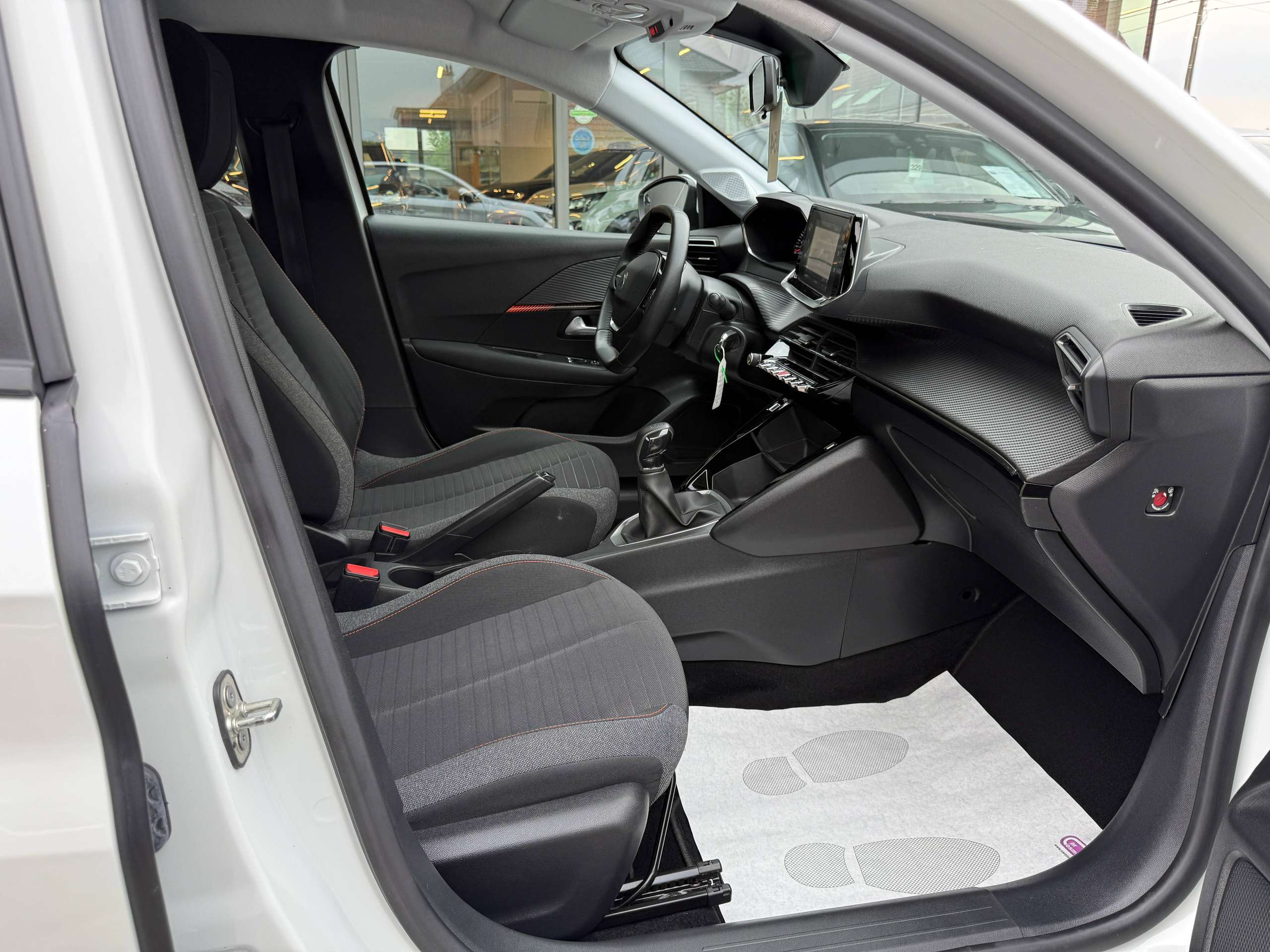 76207594-ba17-485d-ad61-5c06d934155527-peugeot-208-1-2i-full-led-navigatie-carplay-bluetooth-pdc-airco.jpg