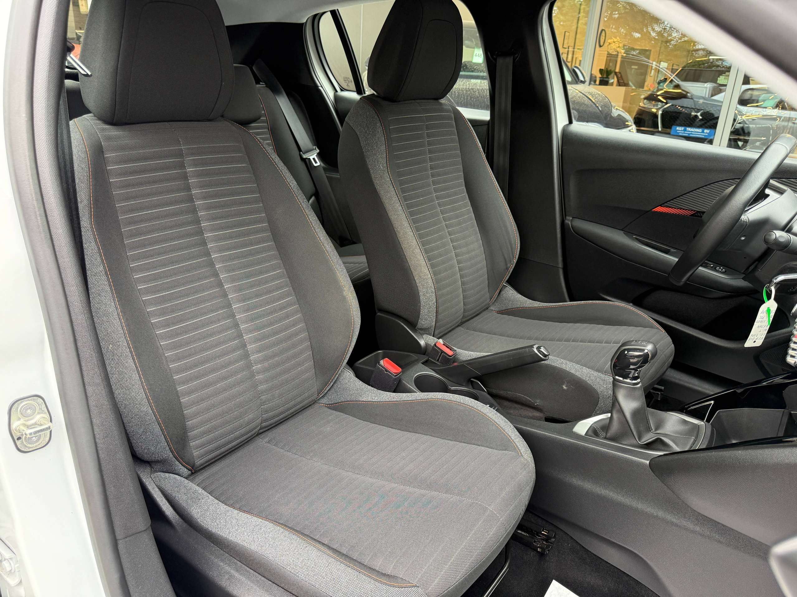 76207594-ba17-485d-ad61-5c06d934155529-peugeot-208-1-2i-full-led-navigatie-carplay-bluetooth-pdc-airco.jpg