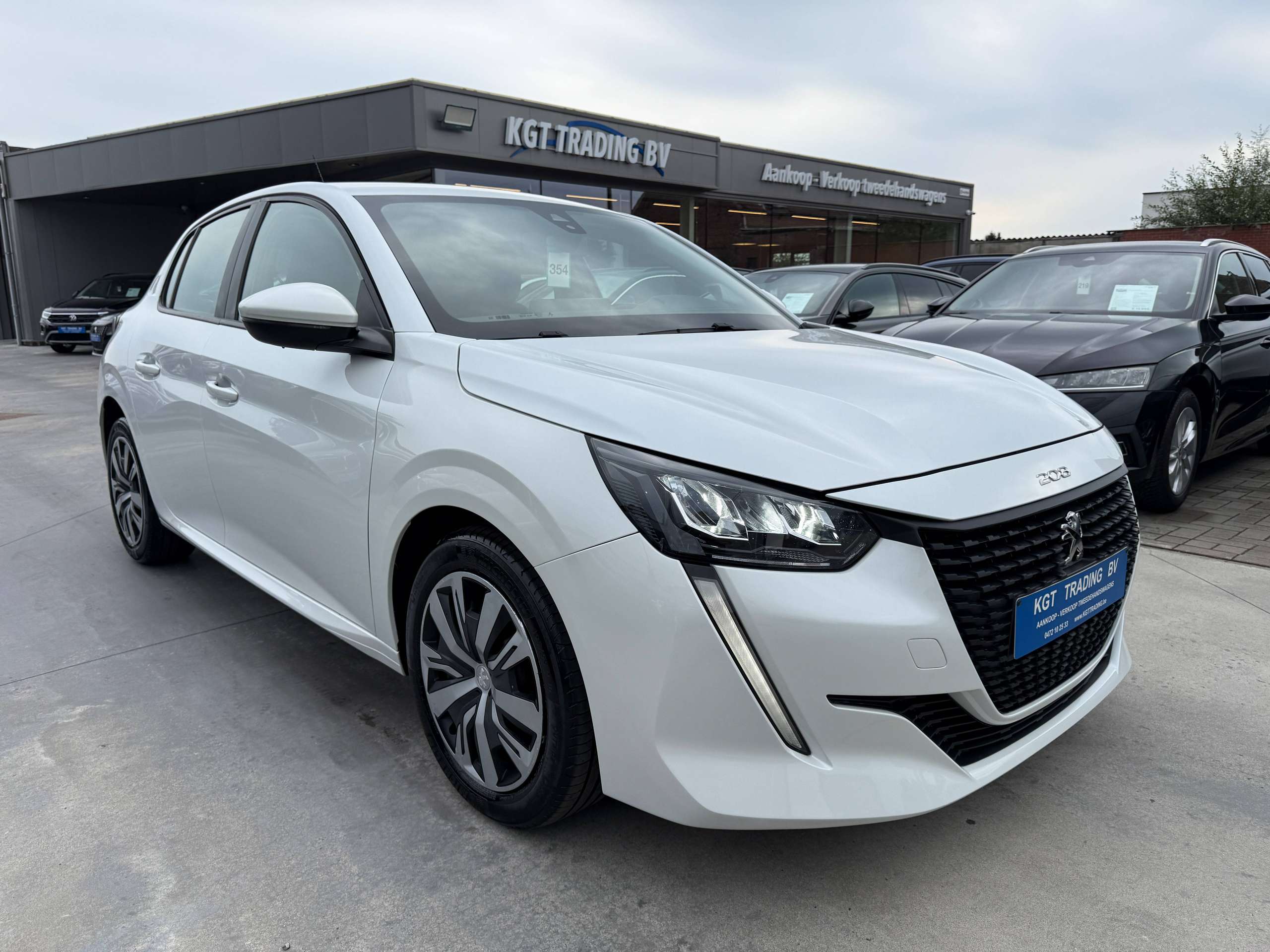 76207594-ba17-485d-ad61-5c06d93415553-peugeot-208-1-2i-full-led-navigatie-carplay-bluetooth-pdc-airco.jpg