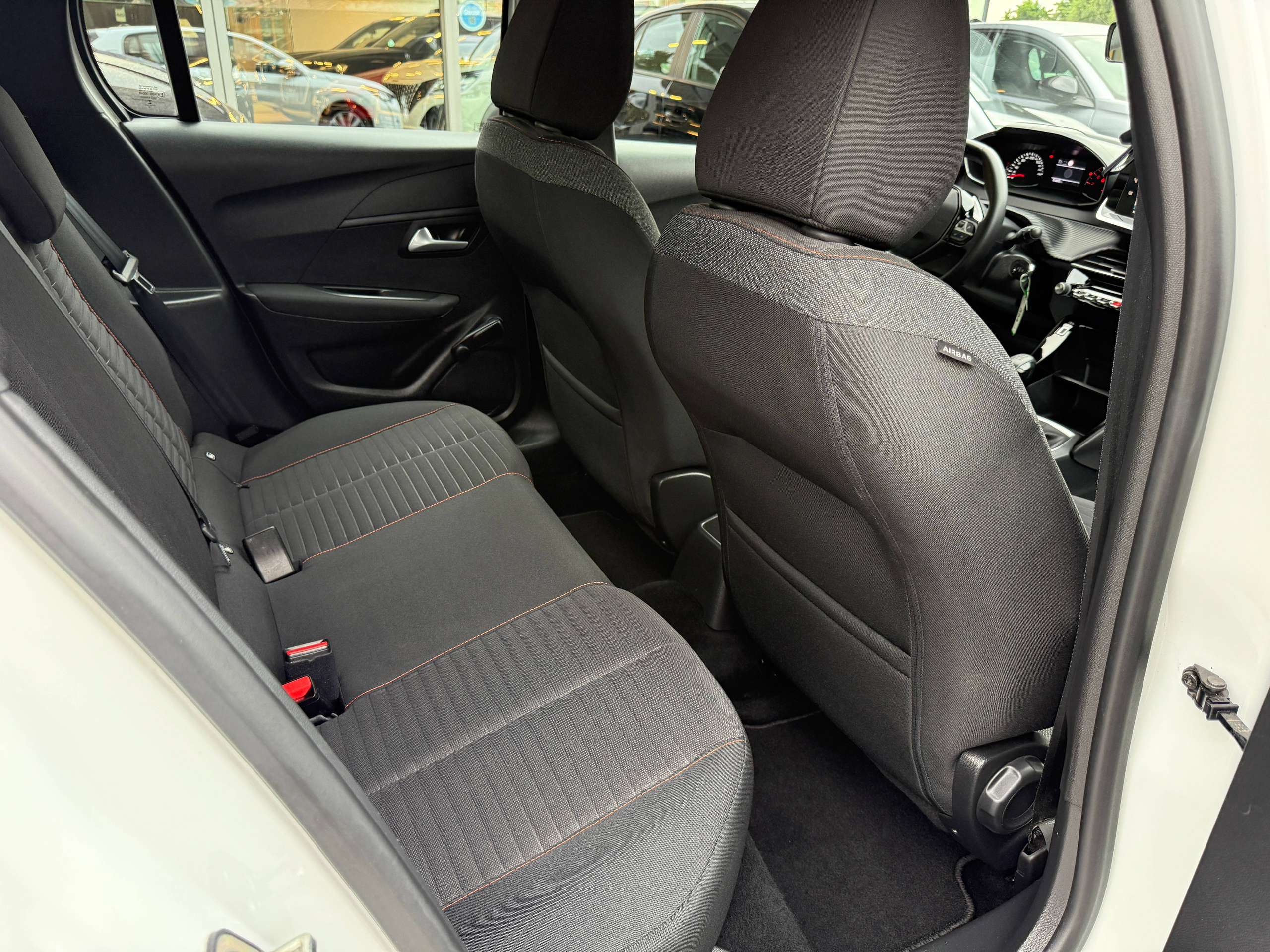 76207594-ba17-485d-ad61-5c06d934155531-peugeot-208-1-2i-full-led-navigatie-carplay-bluetooth-pdc-airco.jpg