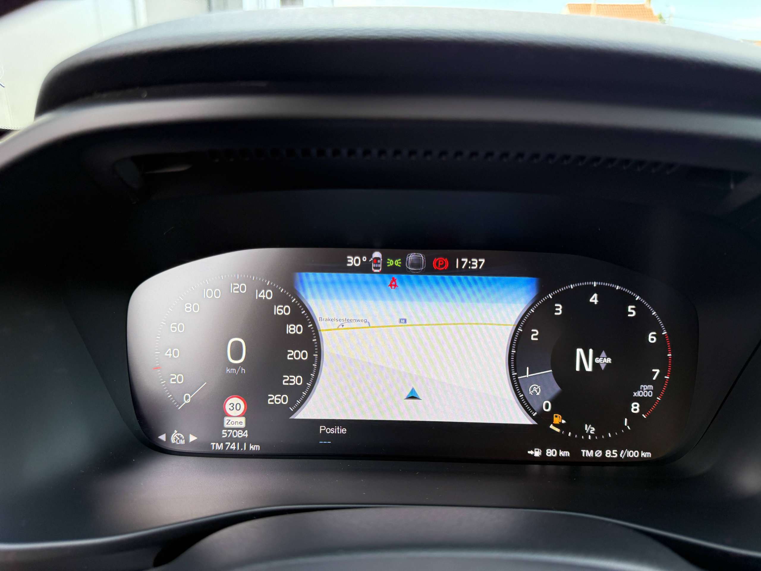 78a486c5-085e-4742-8d24-0cc30cf4e22c18-volvo-xc40-1-5-t2-129pk-navigatie-full-led-bluetooth-dab-pdc-carpass.jpg