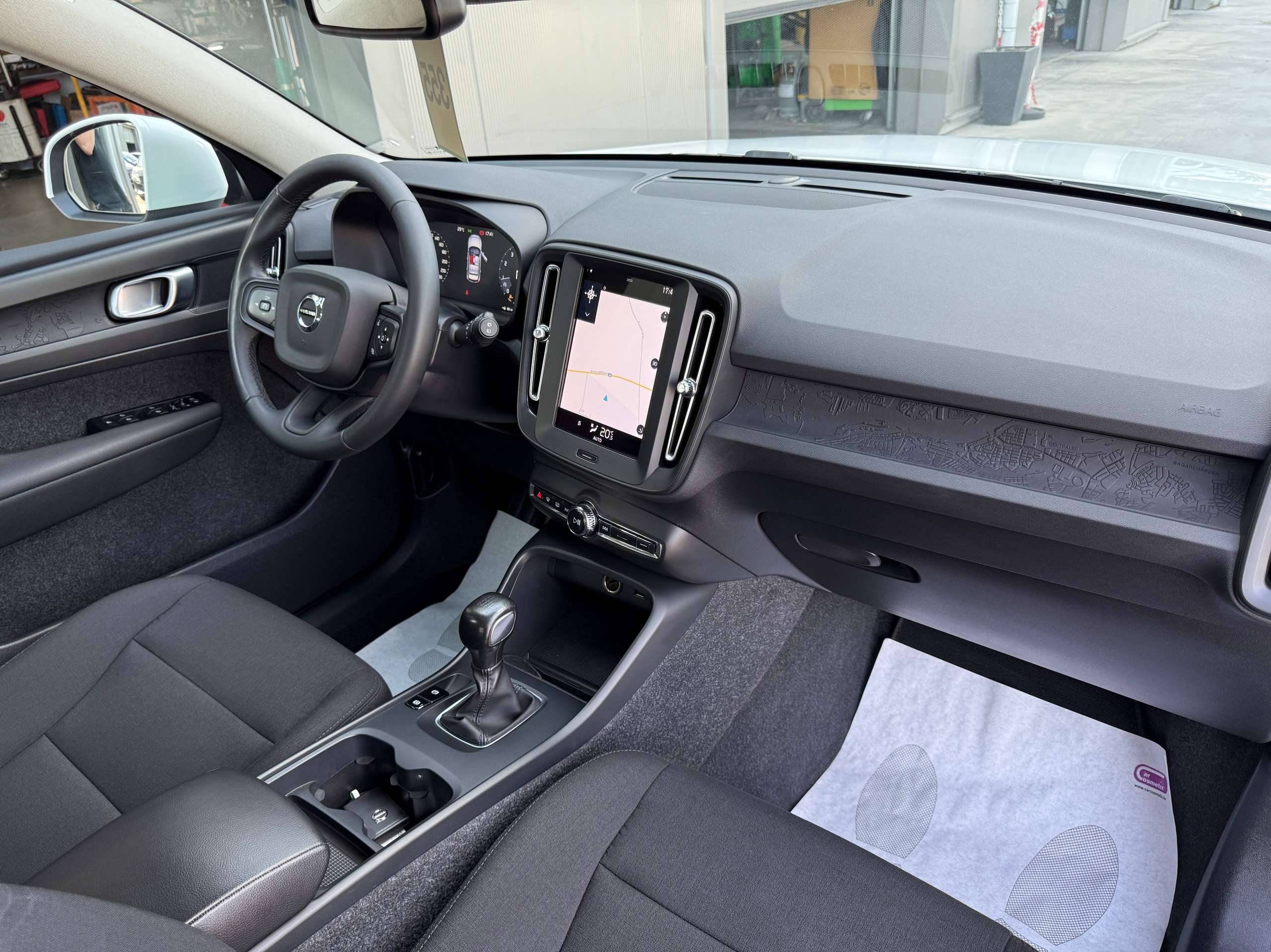 78a486c5-085e-4742-8d24-0cc30cf4e22c23-volvo-xc40-1-5-t2-129pk-navigatie-full-led-bluetooth-dab-pdc-carpass.jpg