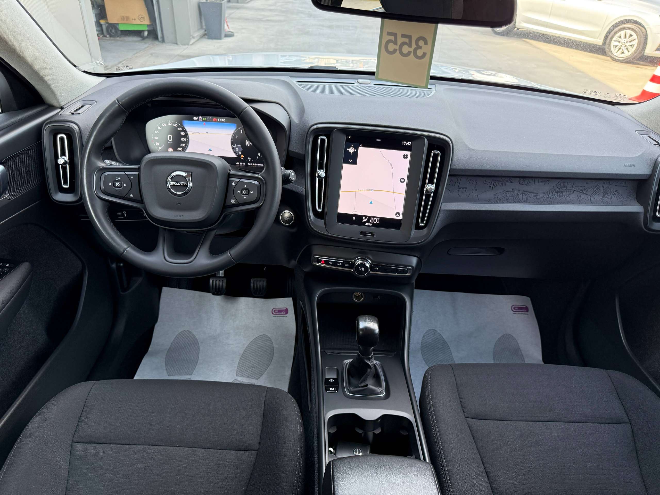 78a486c5-085e-4742-8d24-0cc30cf4e22c27-volvo-xc40-1-5-t2-129pk-navigatie-full-led-bluetooth-dab-pdc-carpass.jpg