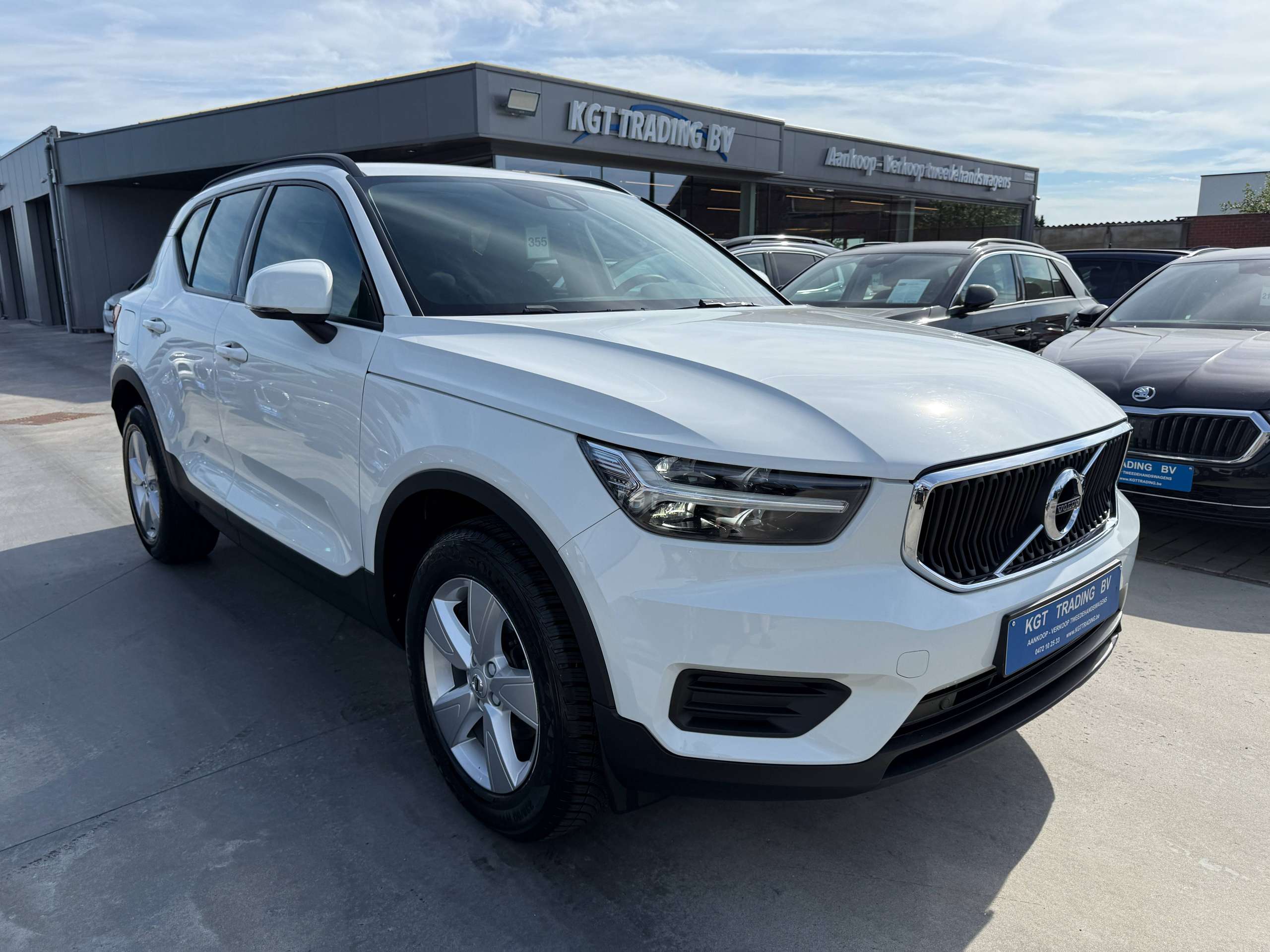 78a486c5-085e-4742-8d24-0cc30cf4e22c3-volvo-xc40-1-5-t2-129pk-navigatie-full-led-bluetooth-dab-pdc-carpass.jpg