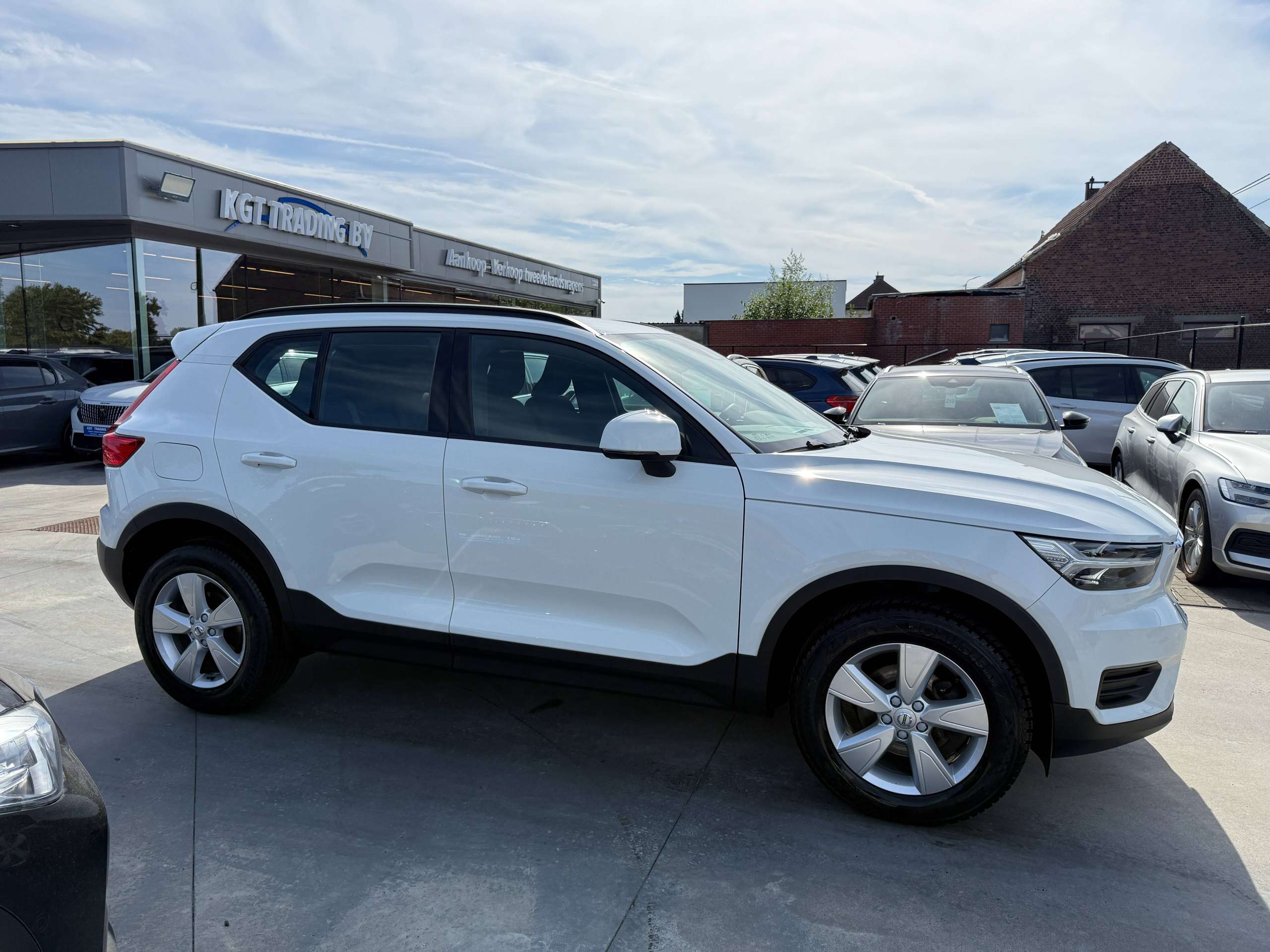 78a486c5-085e-4742-8d24-0cc30cf4e22c4-volvo-xc40-1-5-t2-129pk-navigatie-full-led-bluetooth-dab-pdc-carpass.jpg