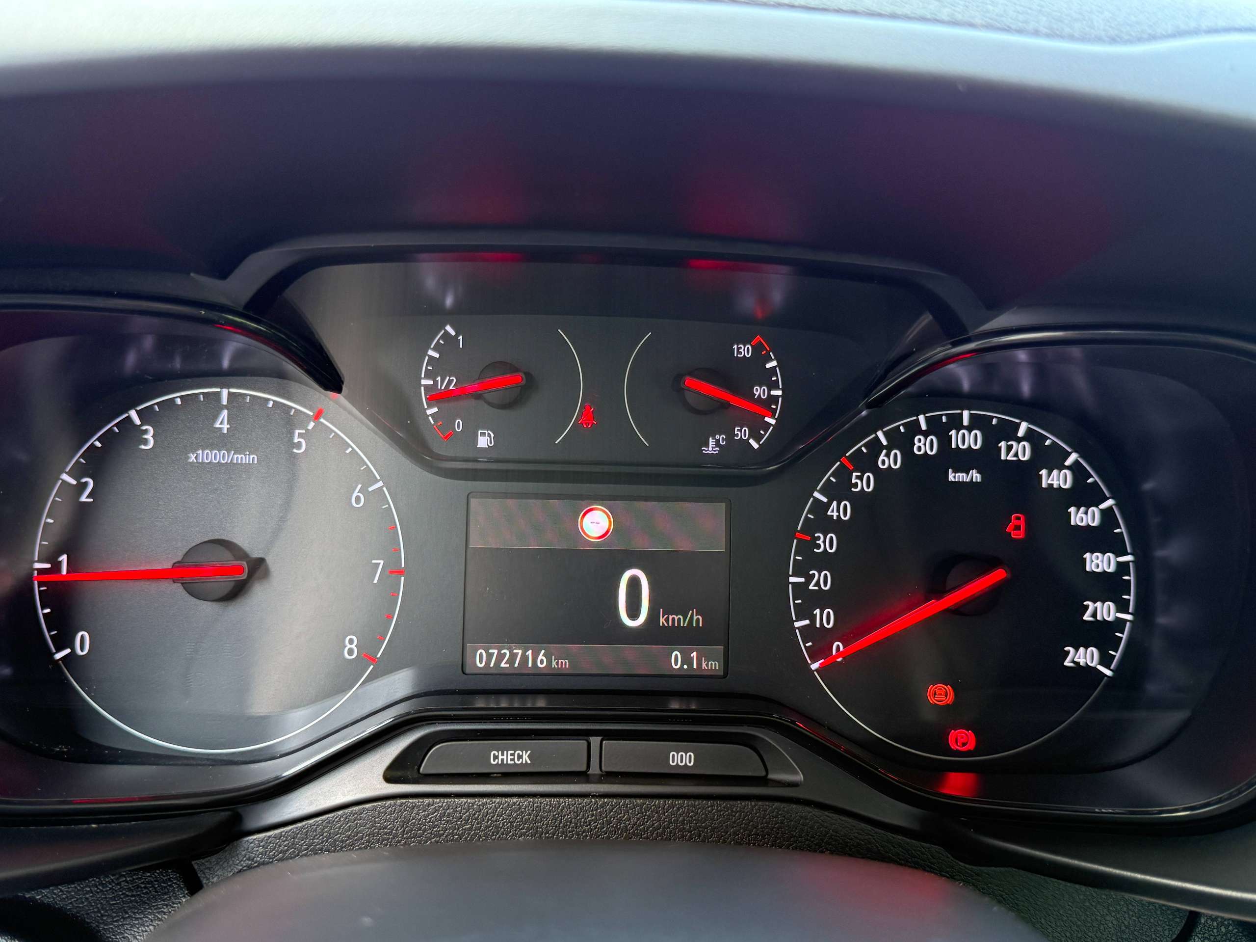 78b4767d-6155-4896-bfc5-9e6ae98dfeb519-opel-combo-life-1-2i-110pk-5-zit-navigatie-camera-carplay-pdc-dab-trekhaak-airco.jpg