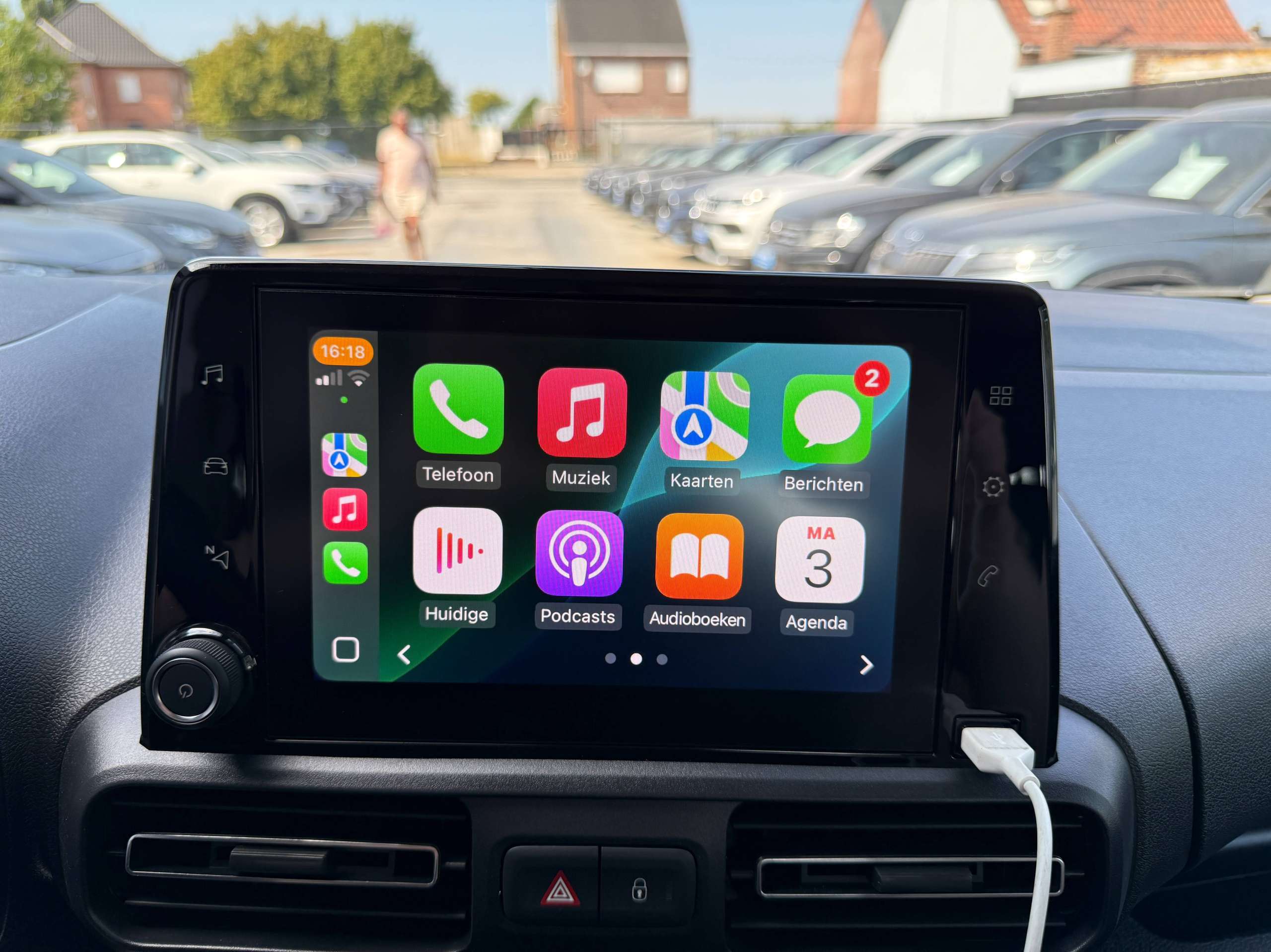 78b4767d-6155-4896-bfc5-9e6ae98dfeb526-opel-combo-life-1-2i-110pk-5-zit-navigatie-camera-carplay-pdc-dab-trekhaak-airco.jpg