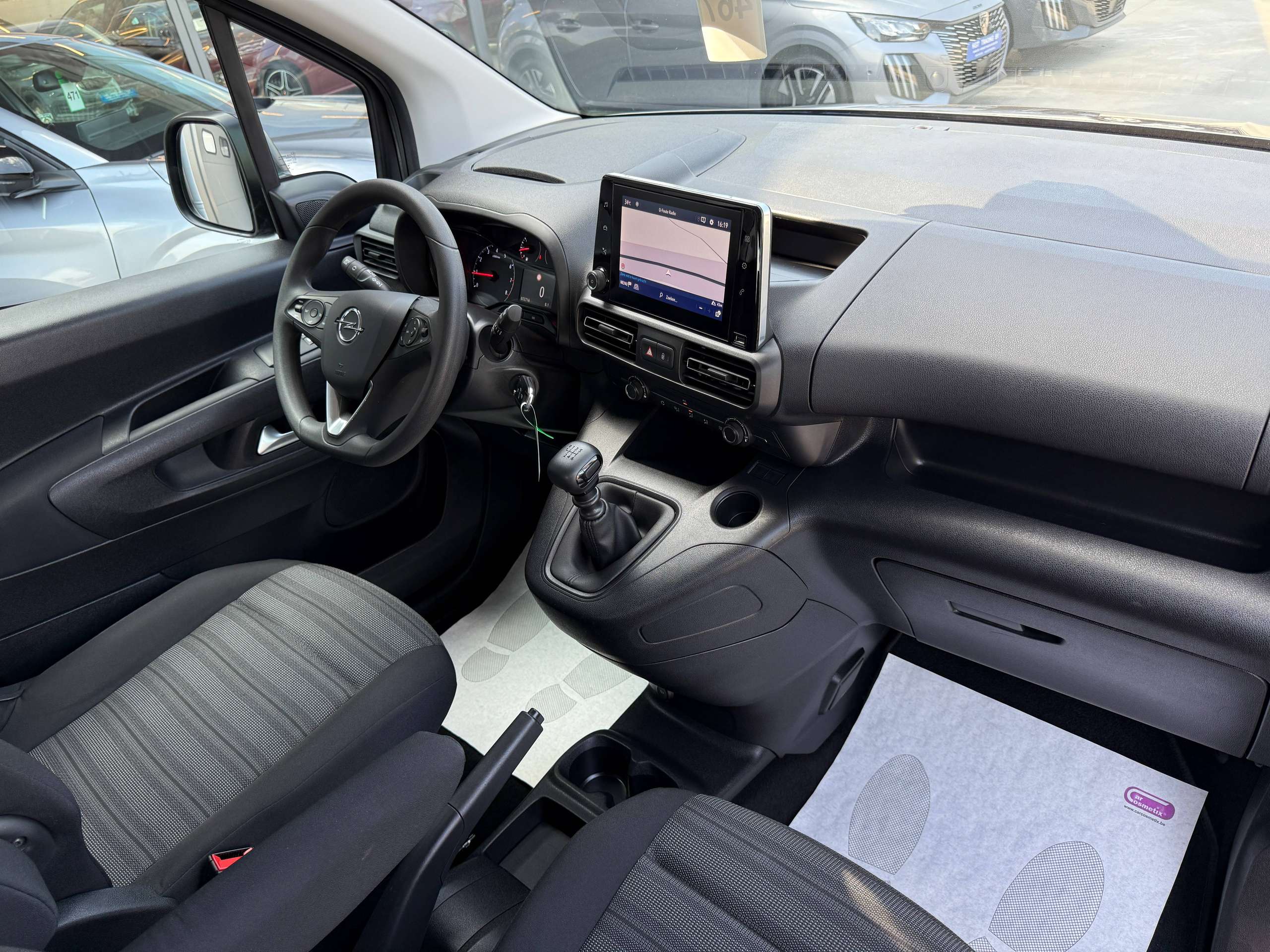 78b4767d-6155-4896-bfc5-9e6ae98dfeb529-opel-combo-life-1-2i-110pk-5-zit-navigatie-camera-carplay-pdc-dab-trekhaak-airco.jpg