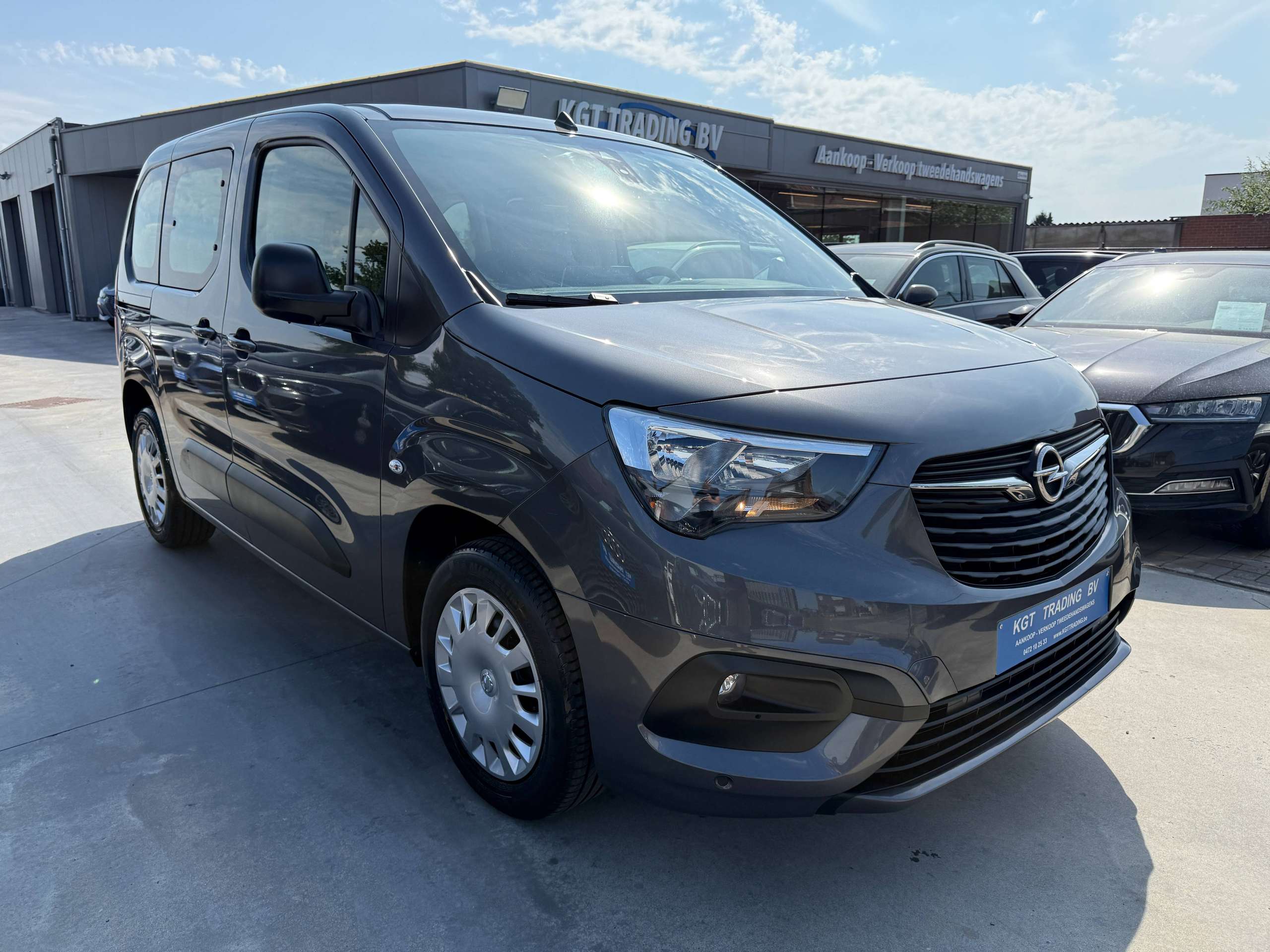 78b4767d-6155-4896-bfc5-9e6ae98dfeb53-opel-combo-life-1-2i-110pk-5-zit-navigatie-camera-carplay-pdc-dab-trekhaak-airco.jpg