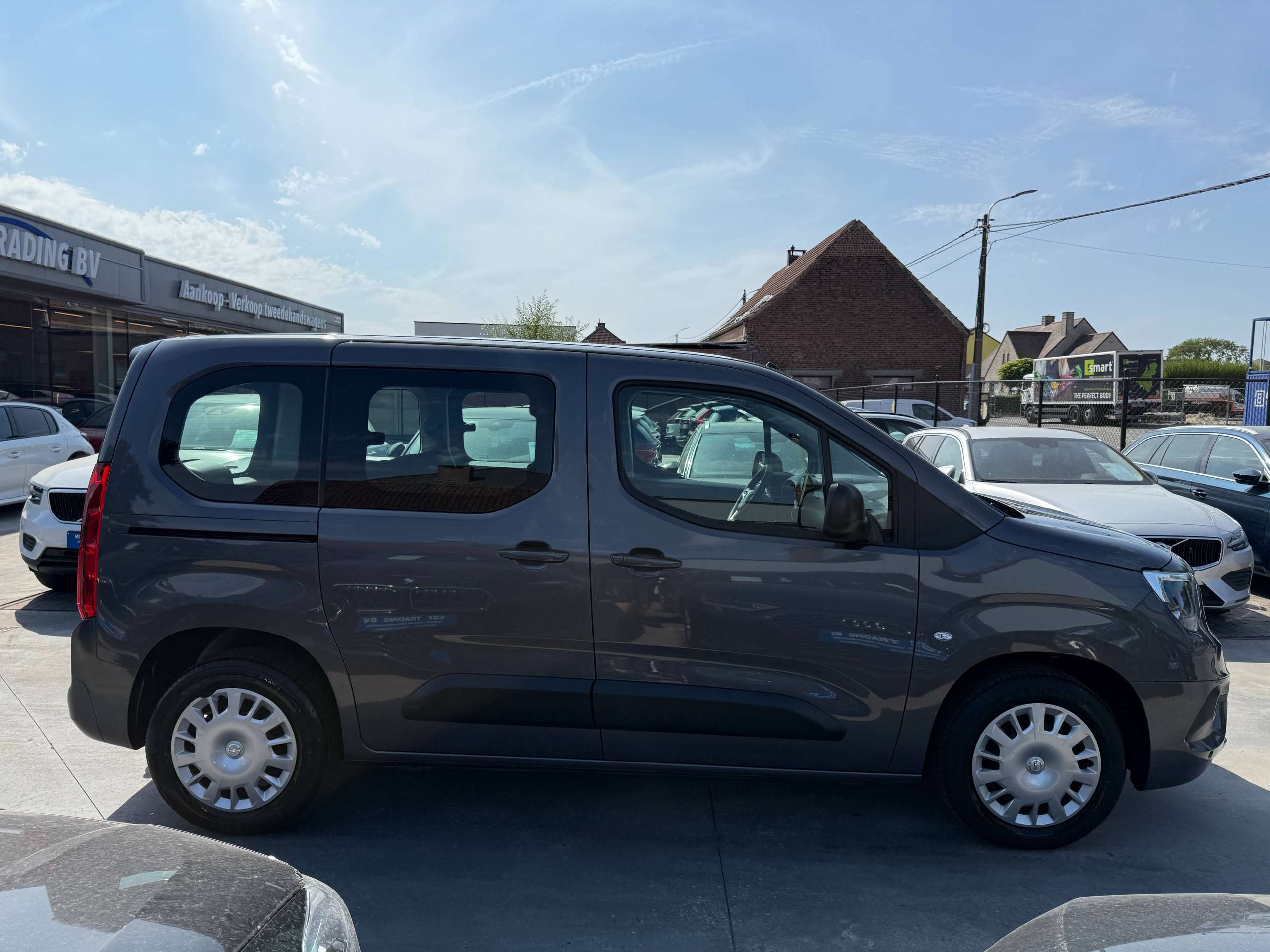 78b4767d-6155-4896-bfc5-9e6ae98dfeb54-opel-combo-life-1-2i-110pk-5-zit-navigatie-camera-carplay-pdc-dab-trekhaak-airco.jpg