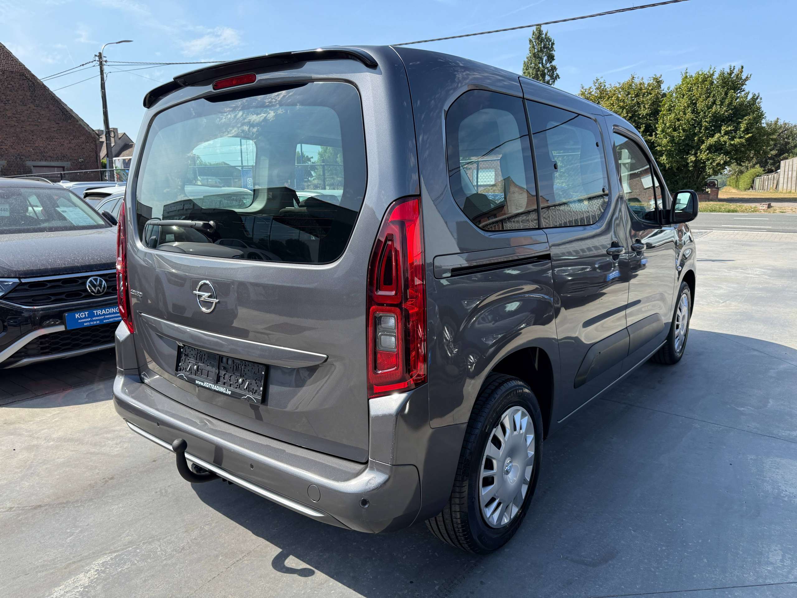 78b4767d-6155-4896-bfc5-9e6ae98dfeb55-opel-combo-life-1-2i-110pk-5-zit-navigatie-camera-carplay-pdc-dab-trekhaak-airco.jpg