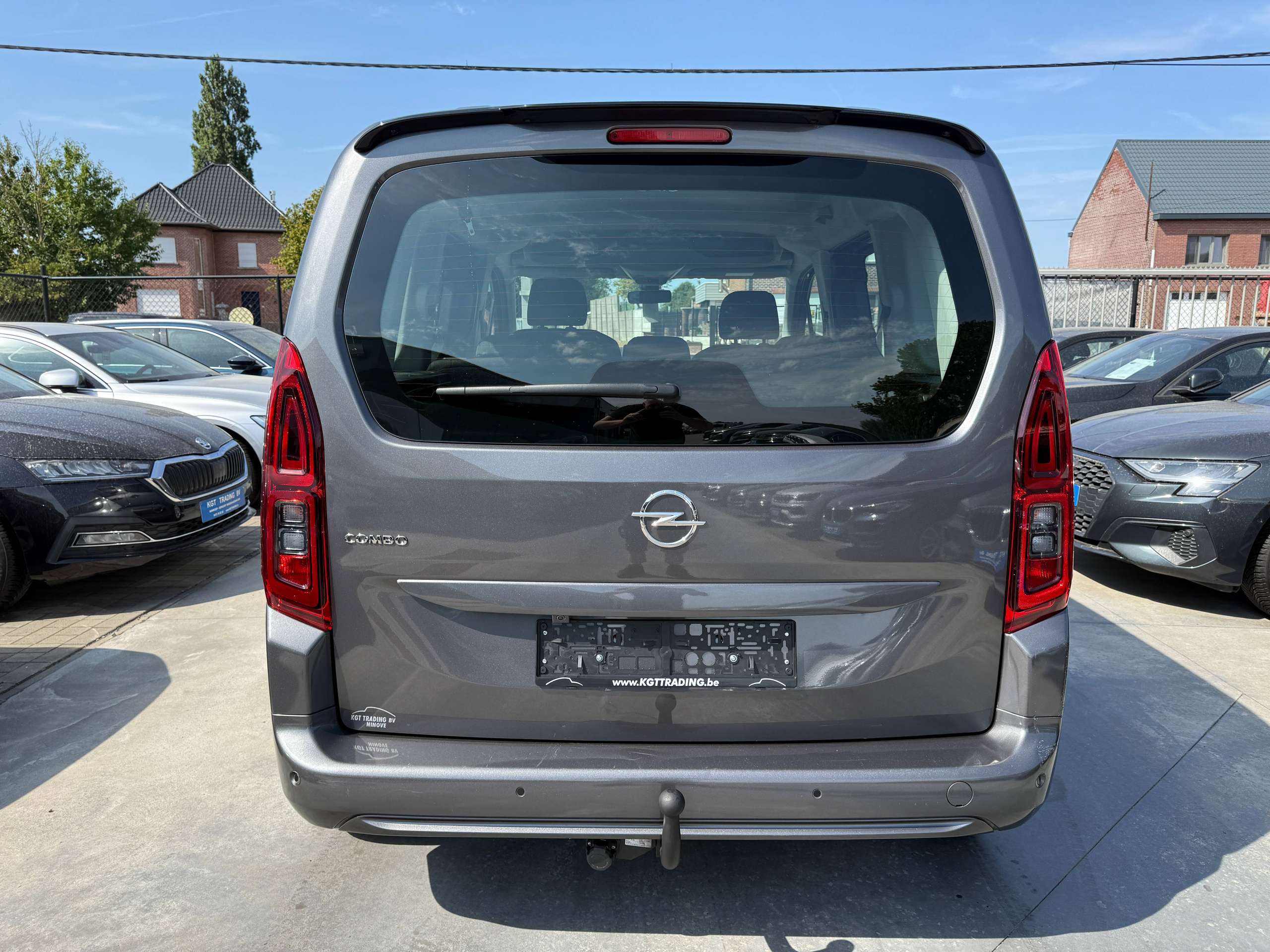 78b4767d-6155-4896-bfc5-9e6ae98dfeb56-opel-combo-life-1-2i-110pk-5-zit-navigatie-camera-carplay-pdc-dab-trekhaak-airco.jpg
