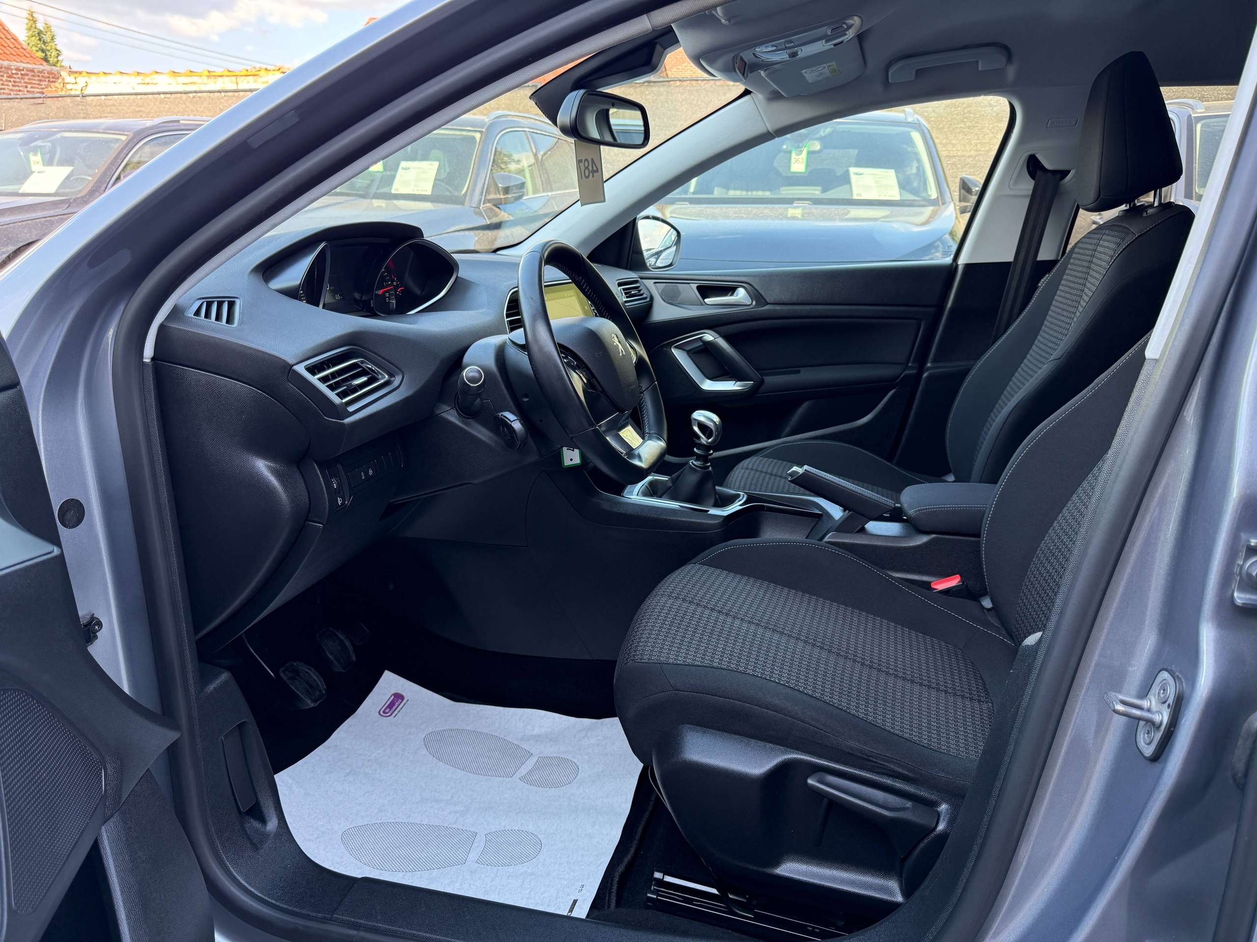 7e2e5f2f-4546-4be6-85a3-4843789bff7612-peugeot-308-sw-1-5-bluehdi-130pk-navigatie-carplay-bluetooth-pdc-led.jpg