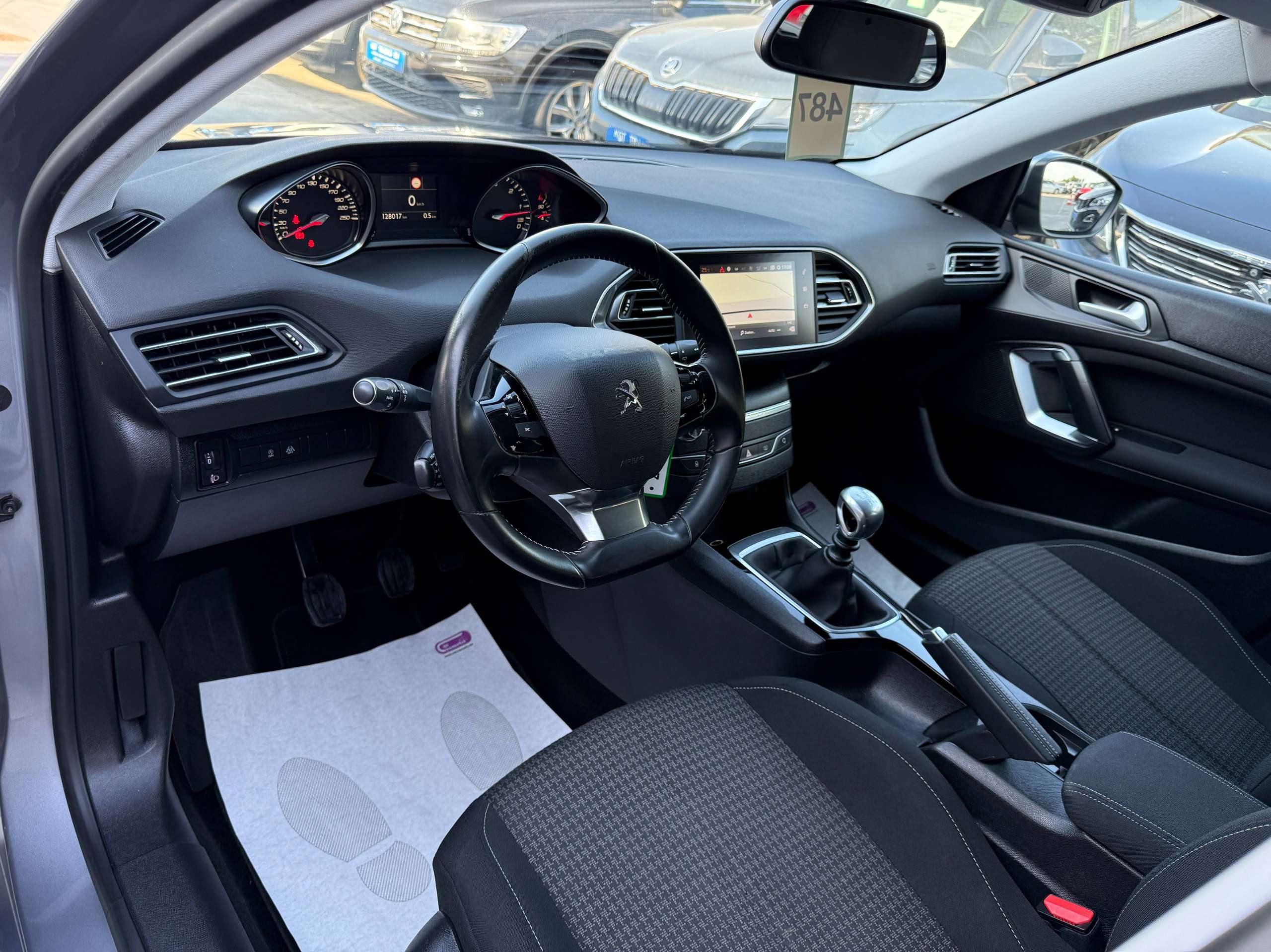 7e2e5f2f-4546-4be6-85a3-4843789bff7613-peugeot-308-sw-1-5-bluehdi-130pk-navigatie-carplay-bluetooth-pdc-led.jpg