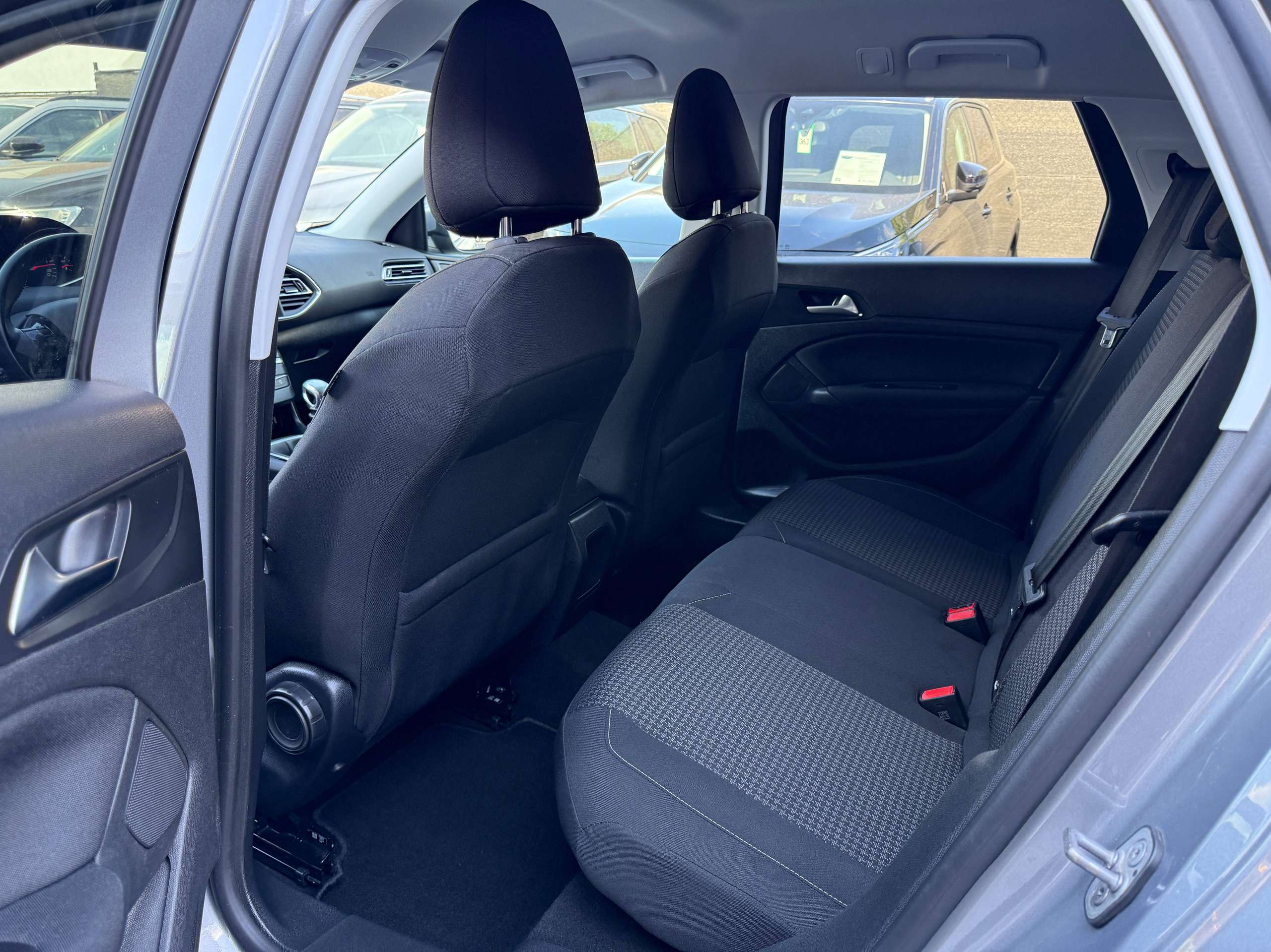 7e2e5f2f-4546-4be6-85a3-4843789bff7614-peugeot-308-sw-1-5-bluehdi-130pk-navigatie-carplay-bluetooth-pdc-led.jpg