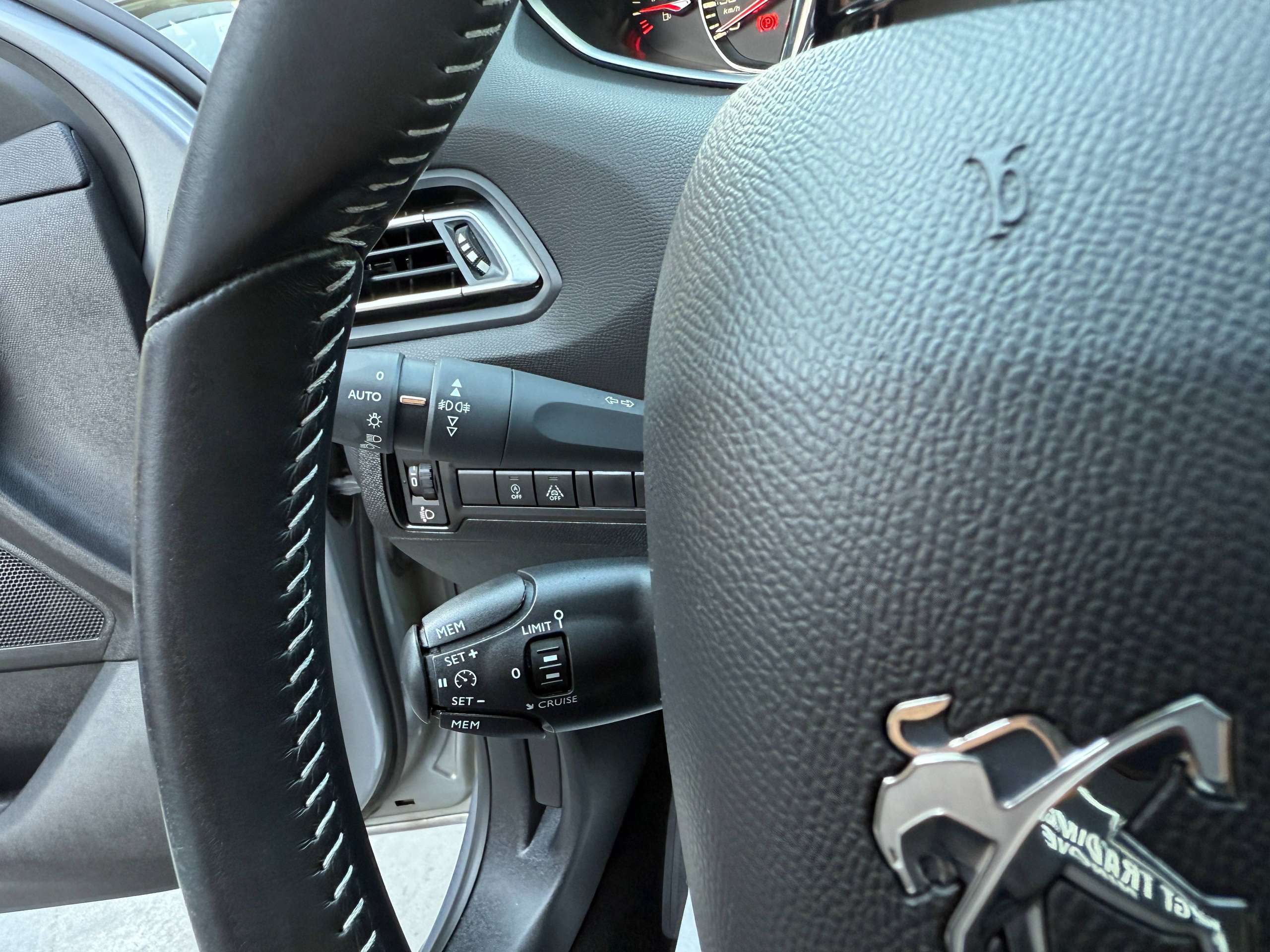 7e2e5f2f-4546-4be6-85a3-4843789bff7616-peugeot-308-sw-1-5-bluehdi-130pk-navigatie-carplay-bluetooth-pdc-led.jpg