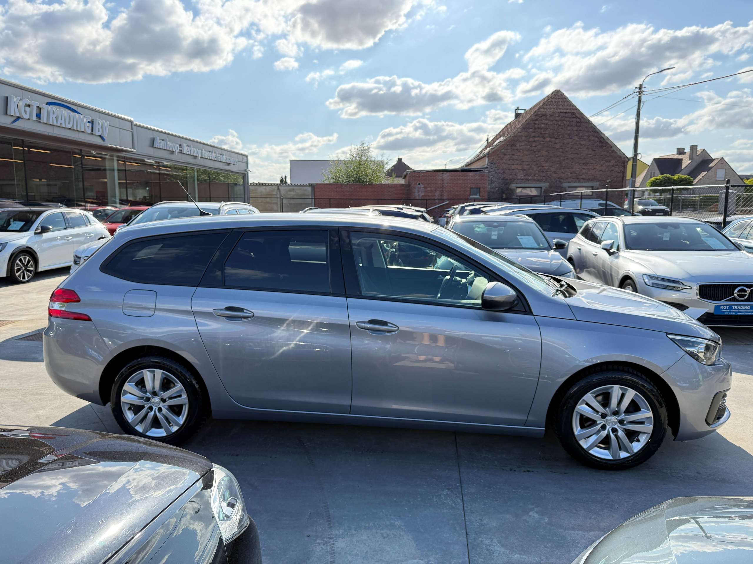 7e2e5f2f-4546-4be6-85a3-4843789bff764-peugeot-308-sw-1-5-bluehdi-130pk-navigatie-carplay-bluetooth-pdc-led.jpg