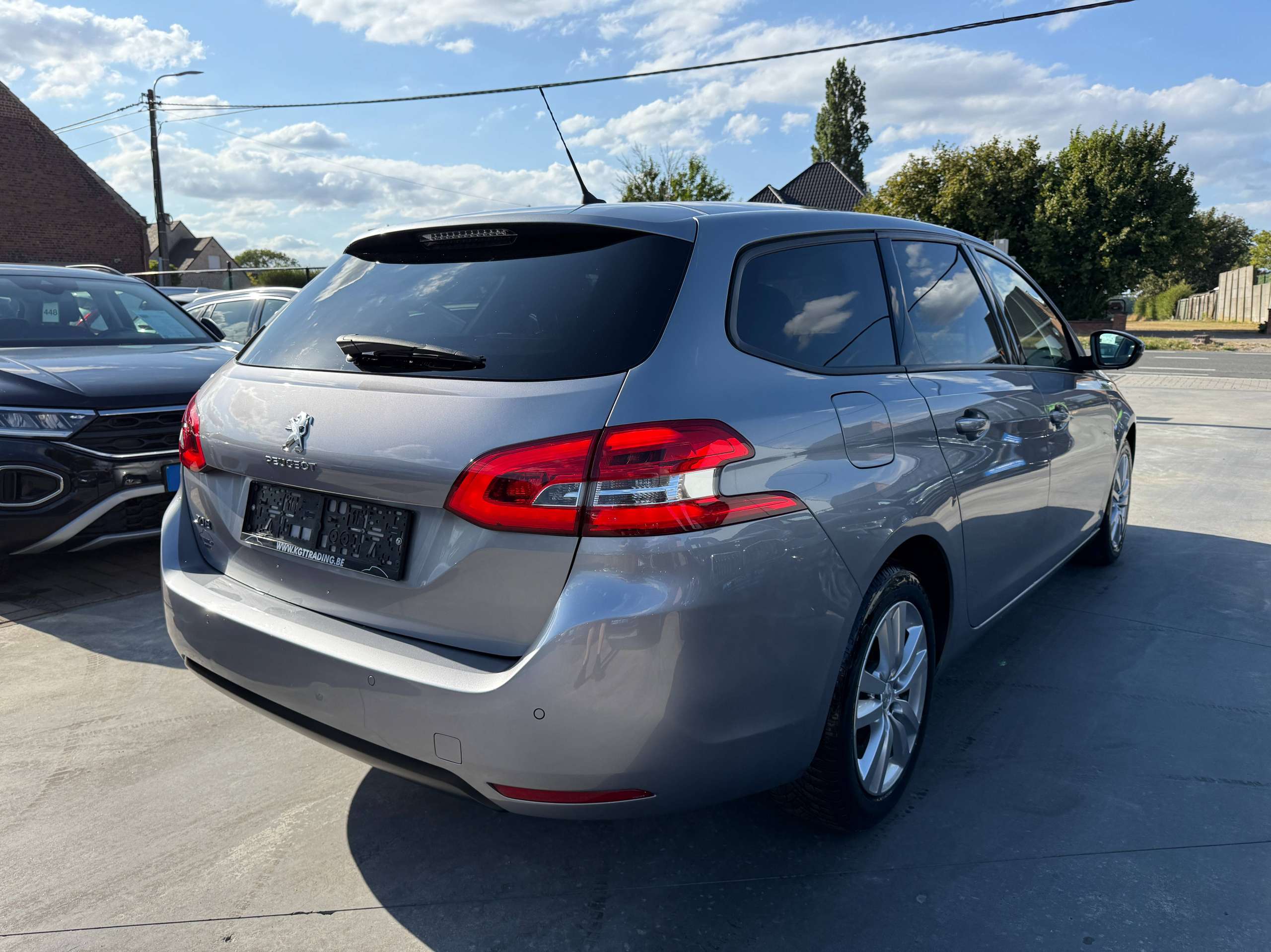7e2e5f2f-4546-4be6-85a3-4843789bff765-peugeot-308-sw-1-5-bluehdi-130pk-navigatie-carplay-bluetooth-pdc-led.jpg