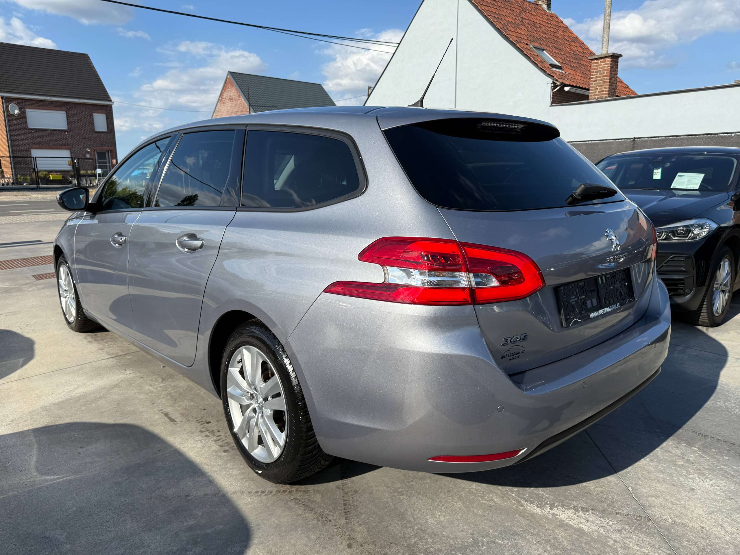 7e2e5f2f-4546-4be6-85a3-4843789bff767-peugeot-308-sw-1-5-bluehdi-130pk-navigatie-carplay-bluetooth-pdc-led.jpg