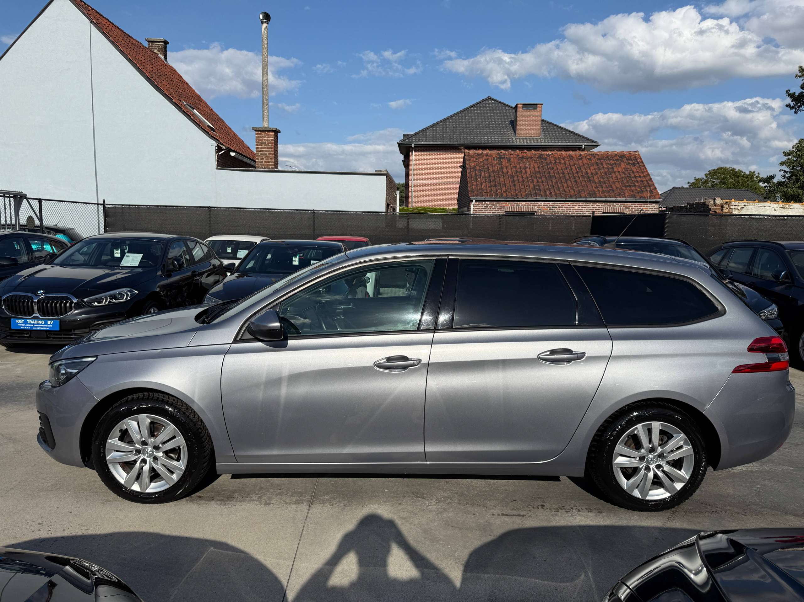 7e2e5f2f-4546-4be6-85a3-4843789bff768-peugeot-308-sw-1-5-bluehdi-130pk-navigatie-carplay-bluetooth-pdc-led.jpg
