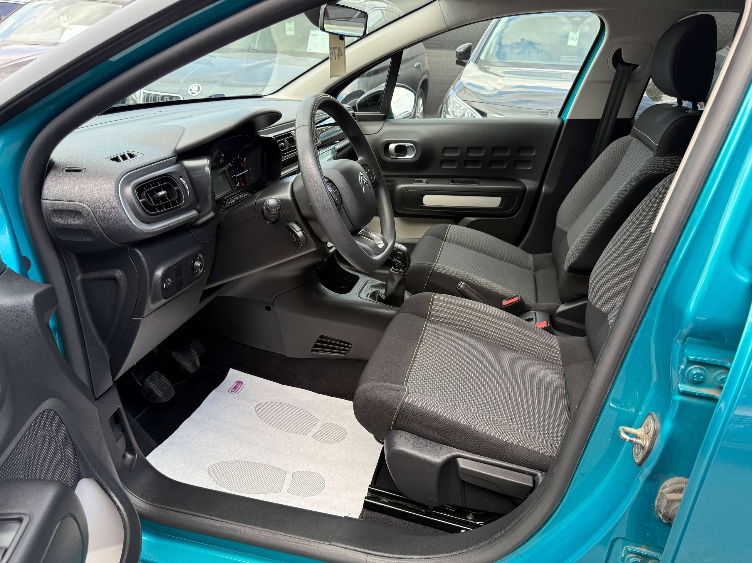 800aed50-93df-4a97-9c6e-919e78a1267412-citroen-c3-1-2i-83pk-navigatie-carplay-bluetooth-full-led-airco-pdc-lane-assist.jpg