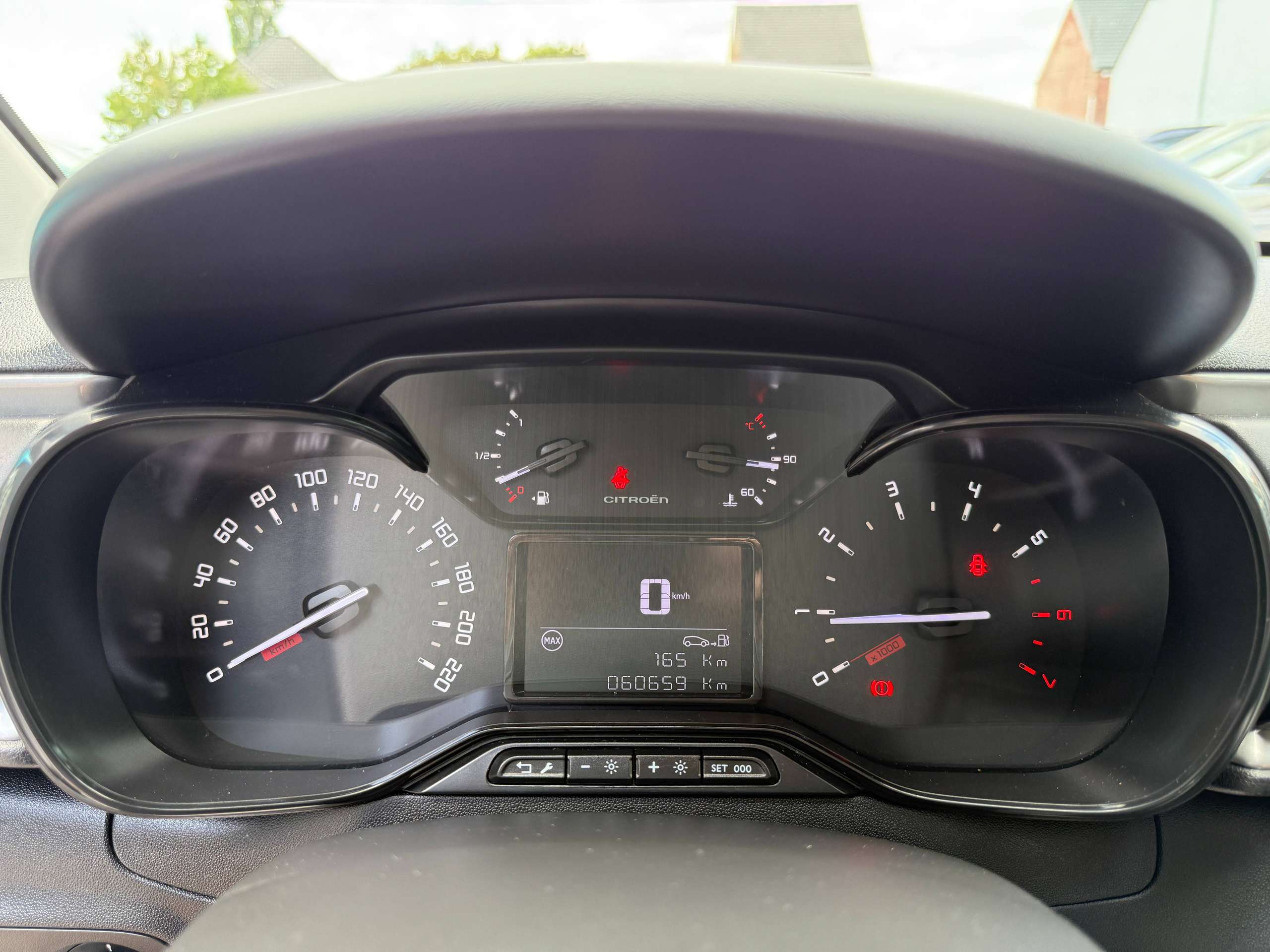 800aed50-93df-4a97-9c6e-919e78a1267416-citroen-c3-1-2i-83pk-navigatie-carplay-bluetooth-full-led-airco-pdc-lane-assist.jpg