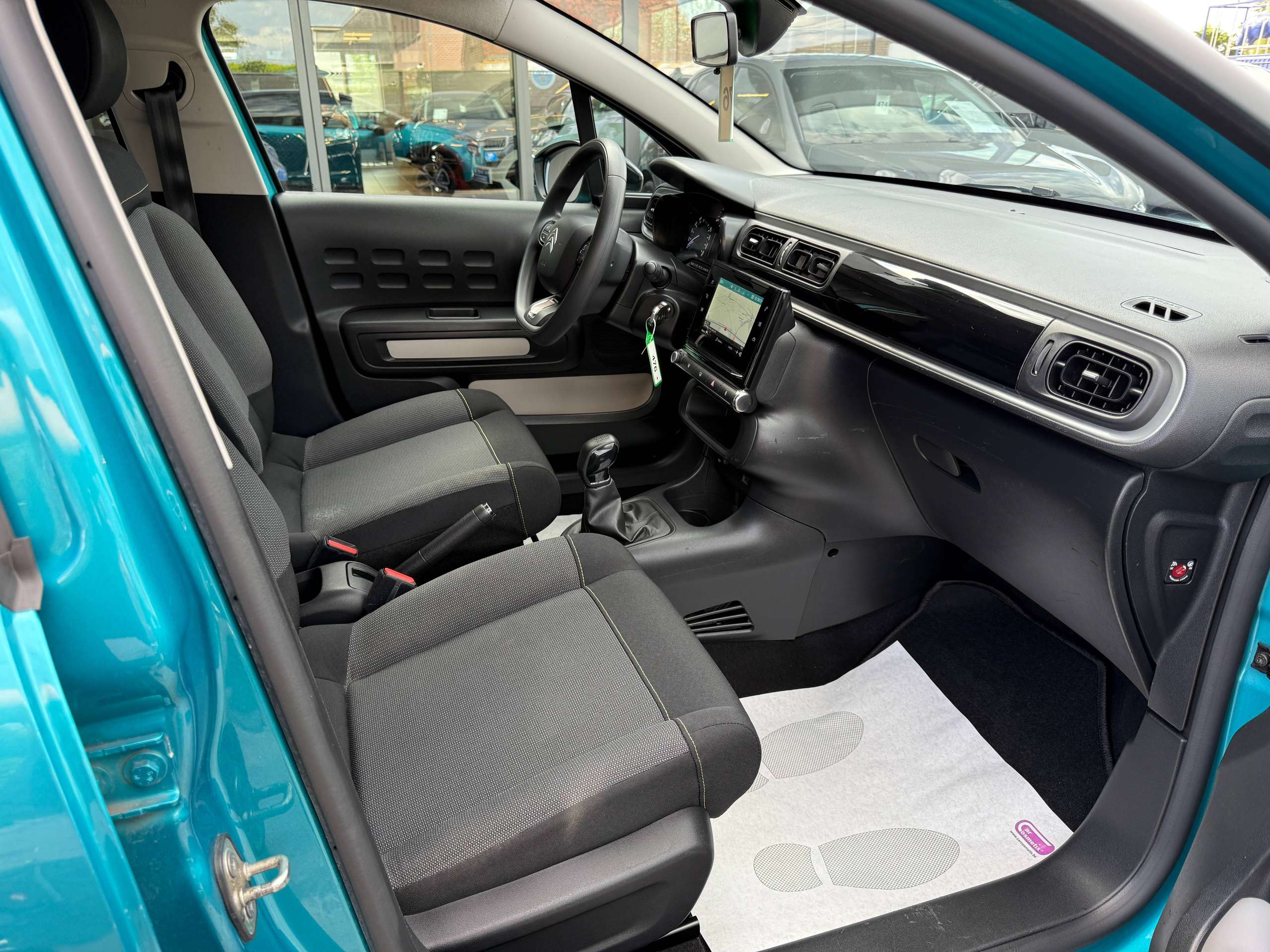 800aed50-93df-4a97-9c6e-919e78a1267426-citroen-c3-1-2i-83pk-navigatie-carplay-bluetooth-full-led-airco-pdc-lane-assist.jpg