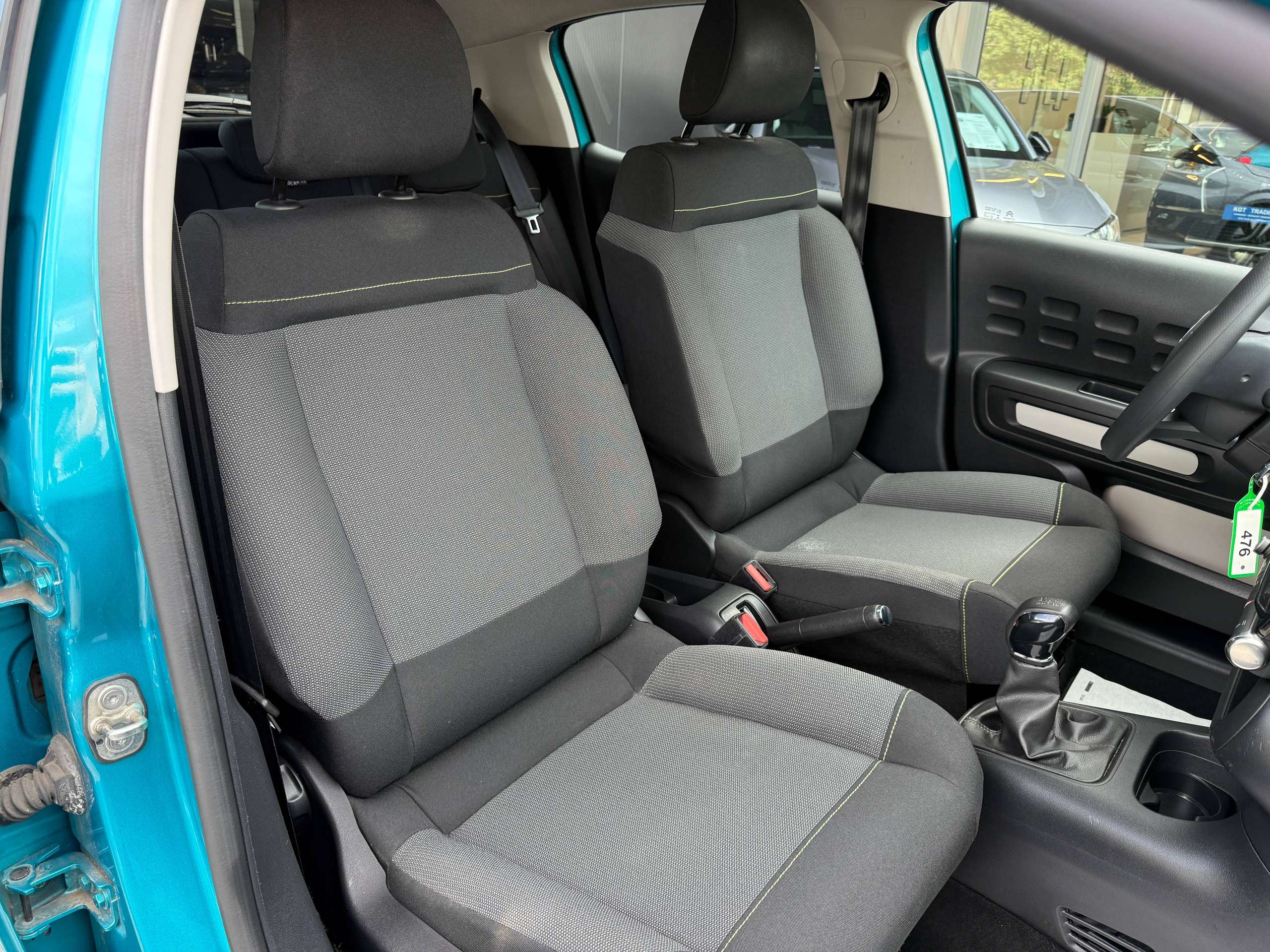 800aed50-93df-4a97-9c6e-919e78a1267428-citroen-c3-1-2i-83pk-navigatie-carplay-bluetooth-full-led-airco-pdc-lane-assist.jpg