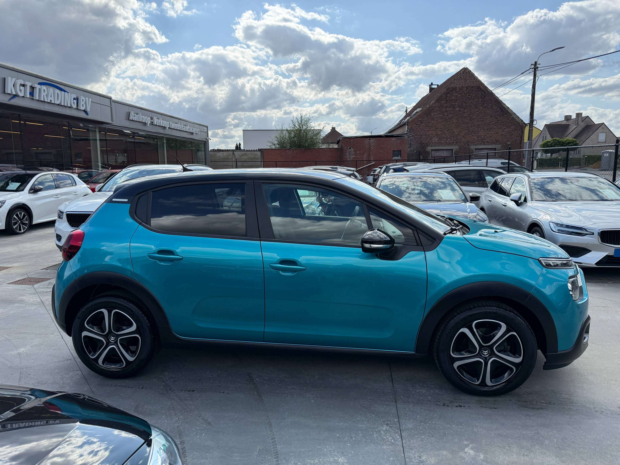 800aed50-93df-4a97-9c6e-919e78a126744-citroen-c3-1-2i-83pk-navigatie-carplay-bluetooth-full-led-airco-pdc-lane-assist.jpg