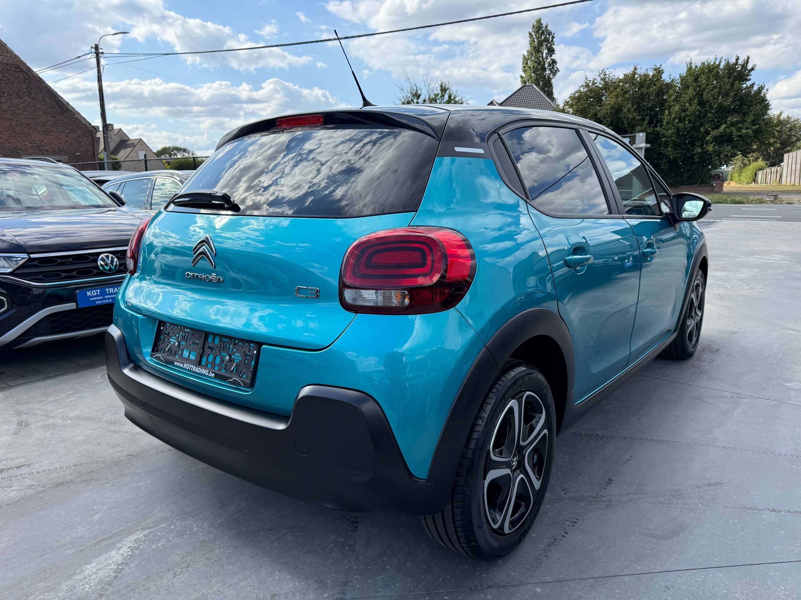 800aed50-93df-4a97-9c6e-919e78a126745-citroen-c3-1-2i-83pk-navigatie-carplay-bluetooth-full-led-airco-pdc-lane-assist.jpg