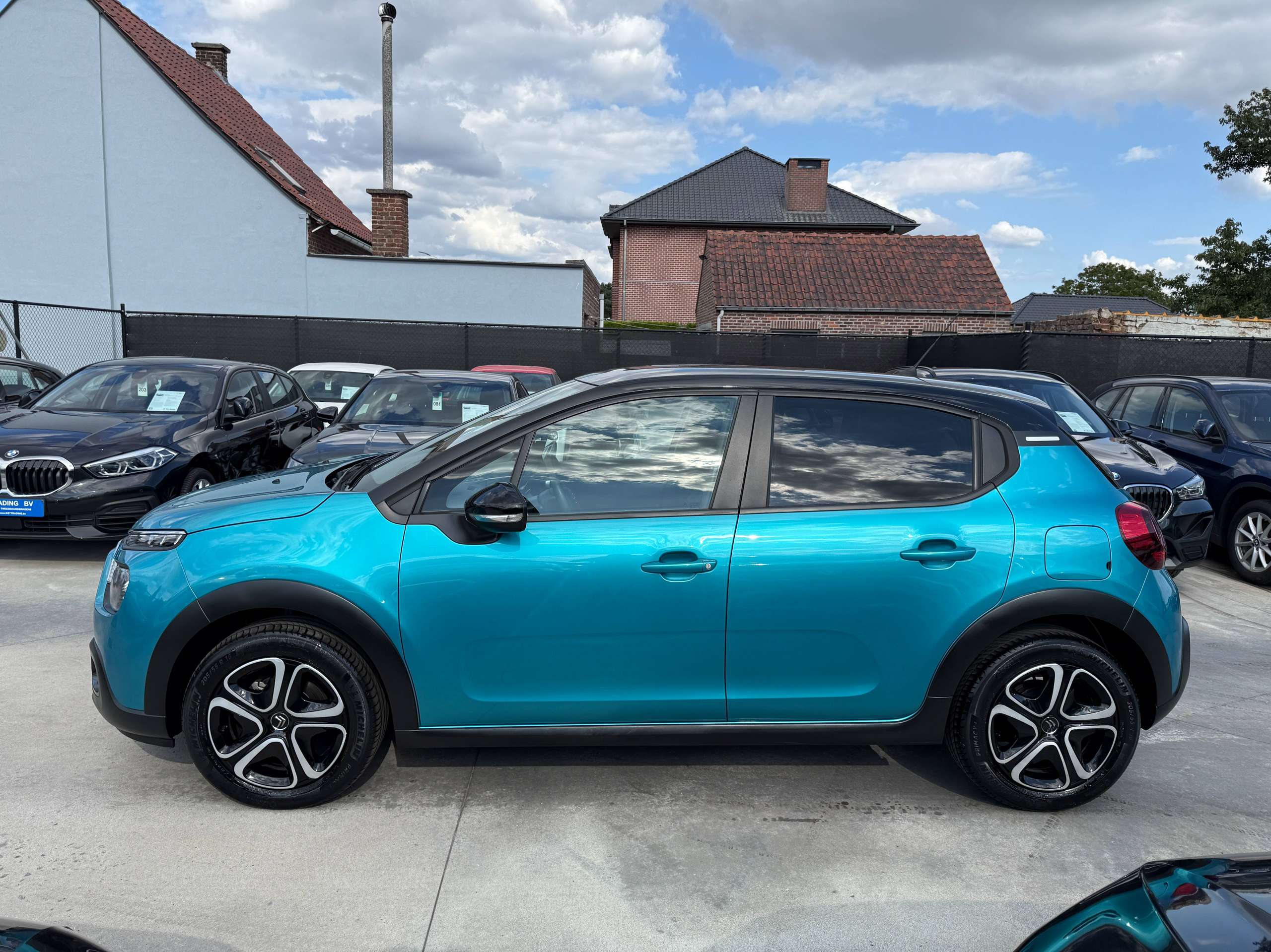 800aed50-93df-4a97-9c6e-919e78a126748-citroen-c3-1-2i-83pk-navigatie-carplay-bluetooth-full-led-airco-pdc-lane-assist.jpg