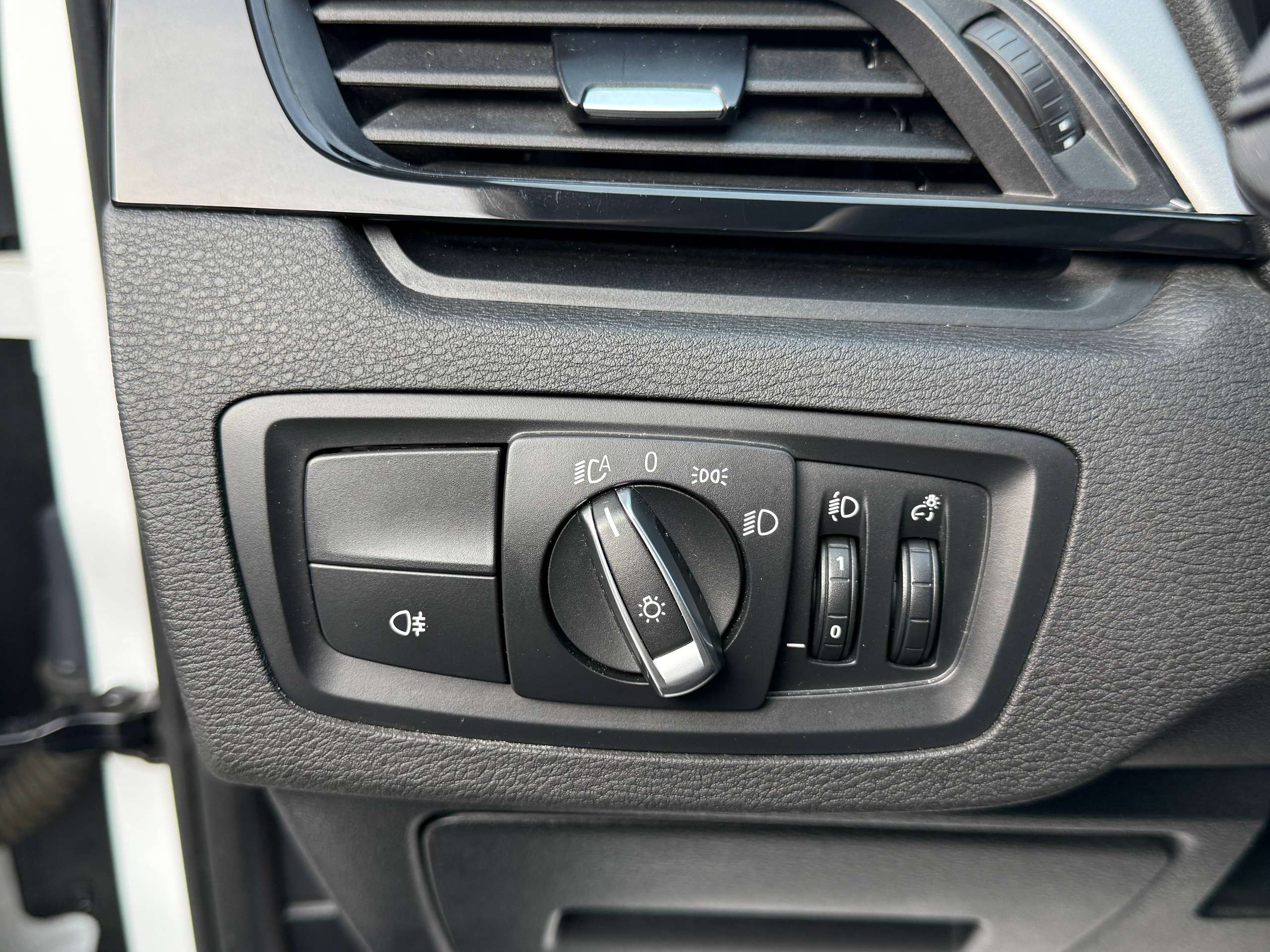 82c0851d-33d3-495b-99a9-f83d2e8ab79317-bmw-x1-1-5i-automaat-full-led-navi-camera-head-up-dab-pdc.jpg