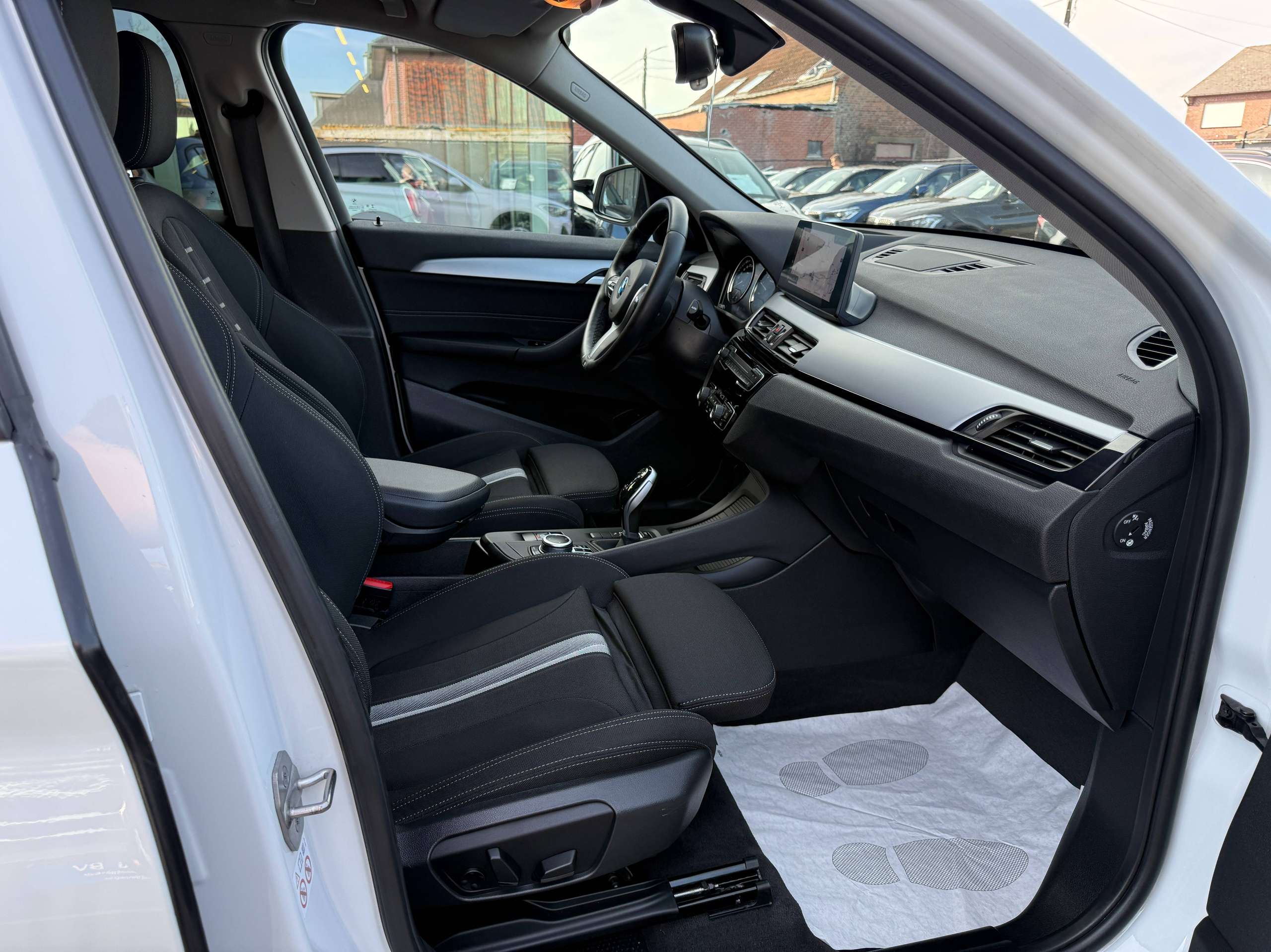 82c0851d-33d3-495b-99a9-f83d2e8ab79328-bmw-x1-1-5i-automaat-full-led-navi-camera-head-up-dab-pdc.jpg