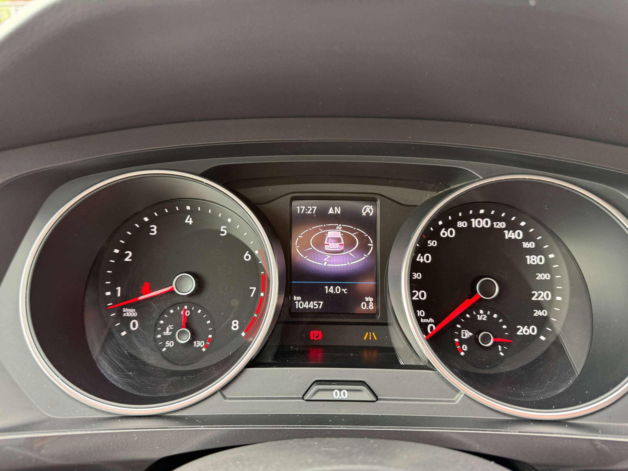 9ff25552-bbf1-49ce-8e9a-39f929fe702e10-volkswagen-tiguan-allspace-1-5-tsi-7-zetels-navigatie-zwart-leder-carplay-dab-pdc-alu.jpg