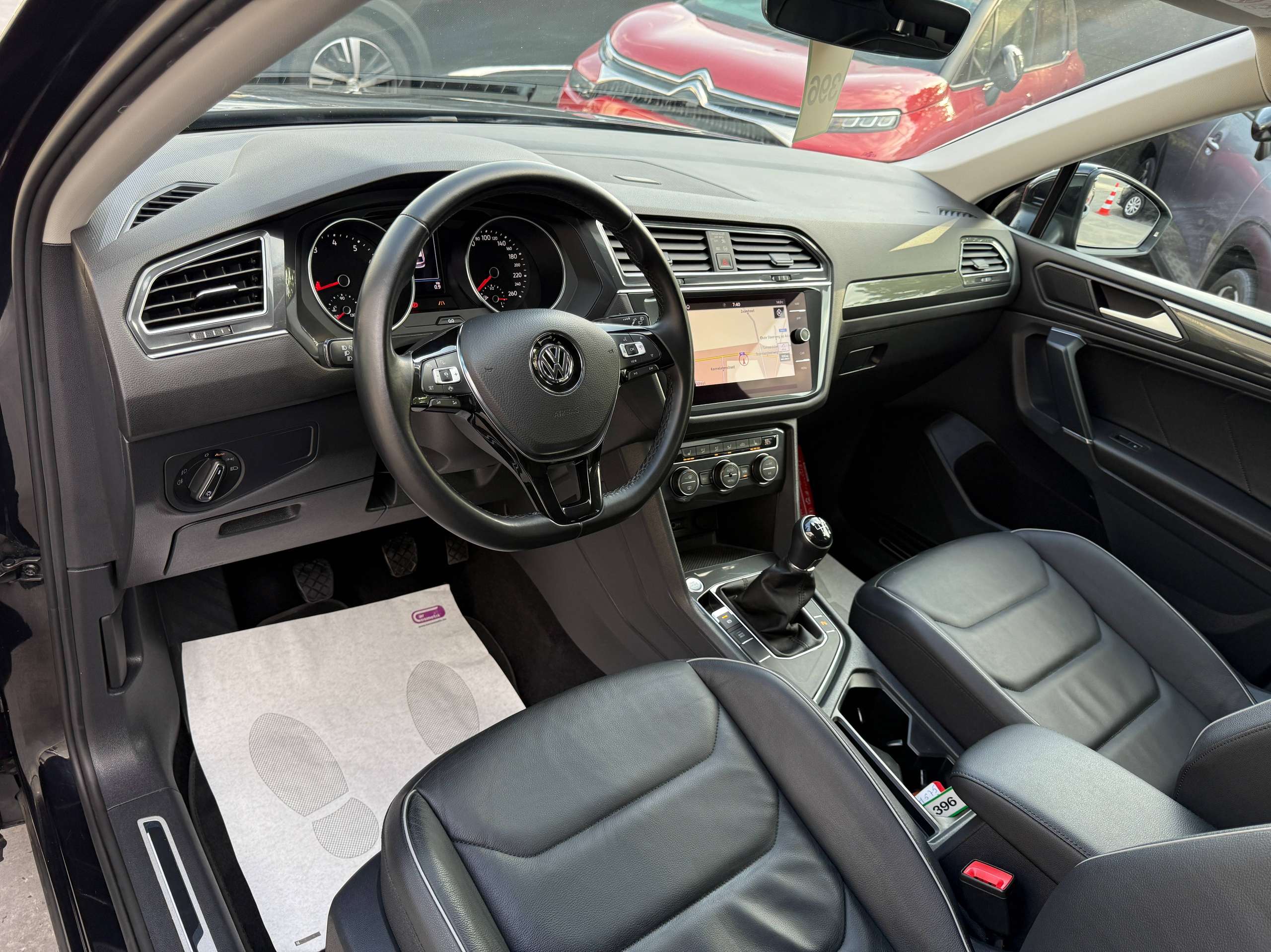 9ff25552-bbf1-49ce-8e9a-39f929fe702e12-volkswagen-tiguan-allspace-1-5-tsi-7-zetels-navigatie-zwart-leder-carplay-dab-pdc-alu.jpg