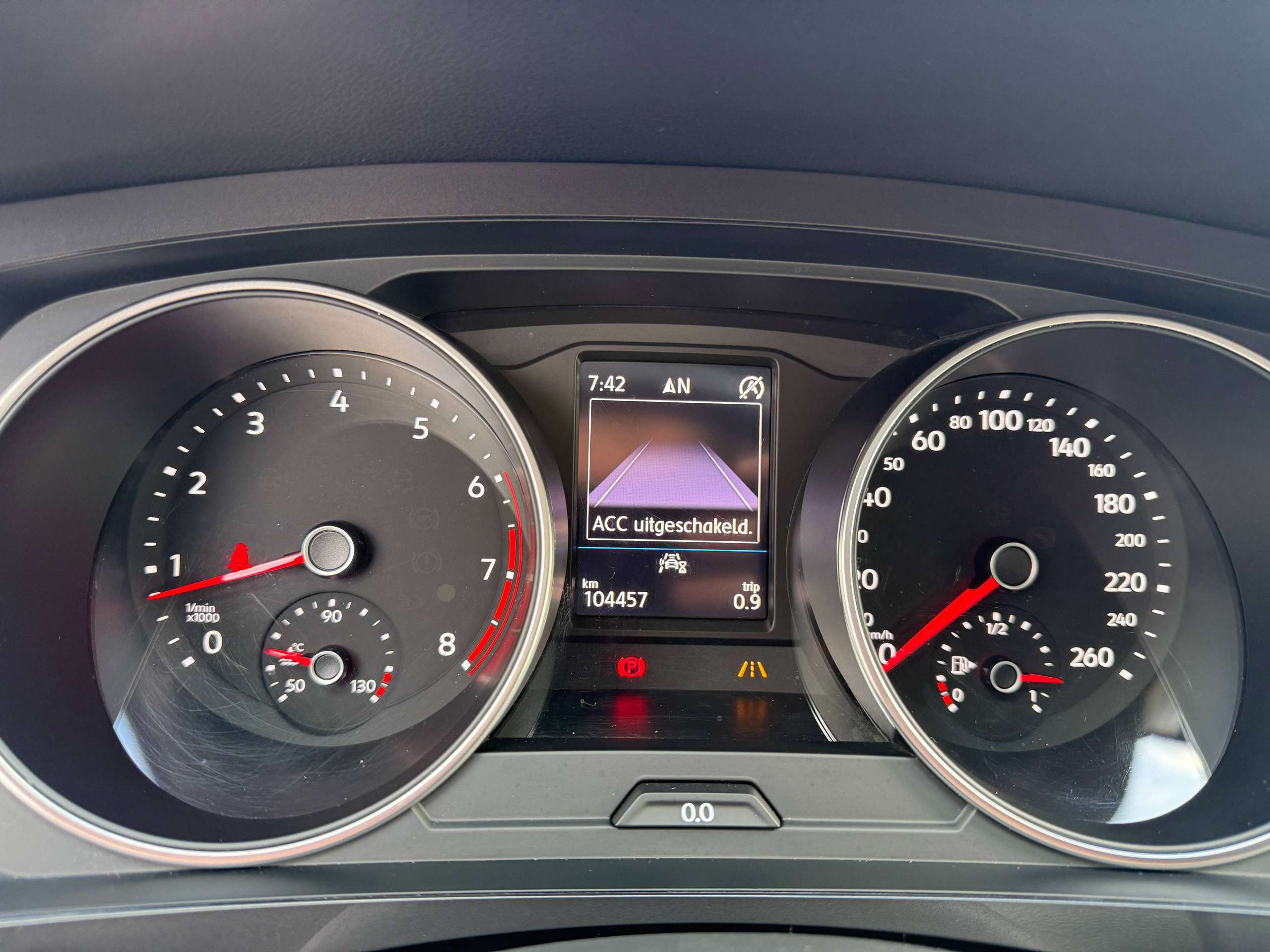 9ff25552-bbf1-49ce-8e9a-39f929fe702e19-volkswagen-tiguan-allspace-1-5-tsi-7-zetels-navigatie-zwart-leder-carplay-dab-pdc-alu.jpg