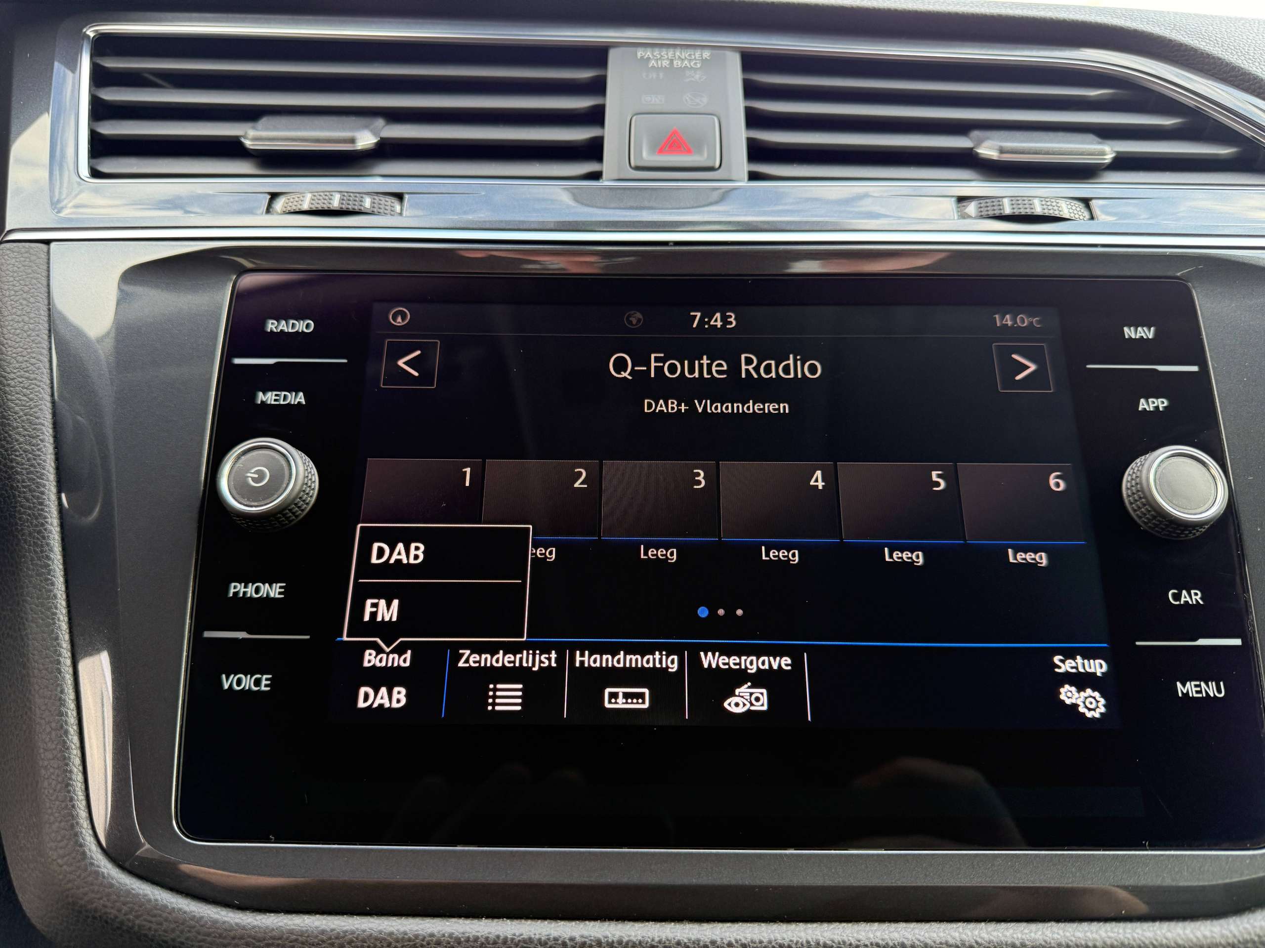 9ff25552-bbf1-49ce-8e9a-39f929fe702e23-volkswagen-tiguan-allspace-1-5-tsi-7-zetels-navigatie-zwart-leder-carplay-dab-pdc-alu.jpg