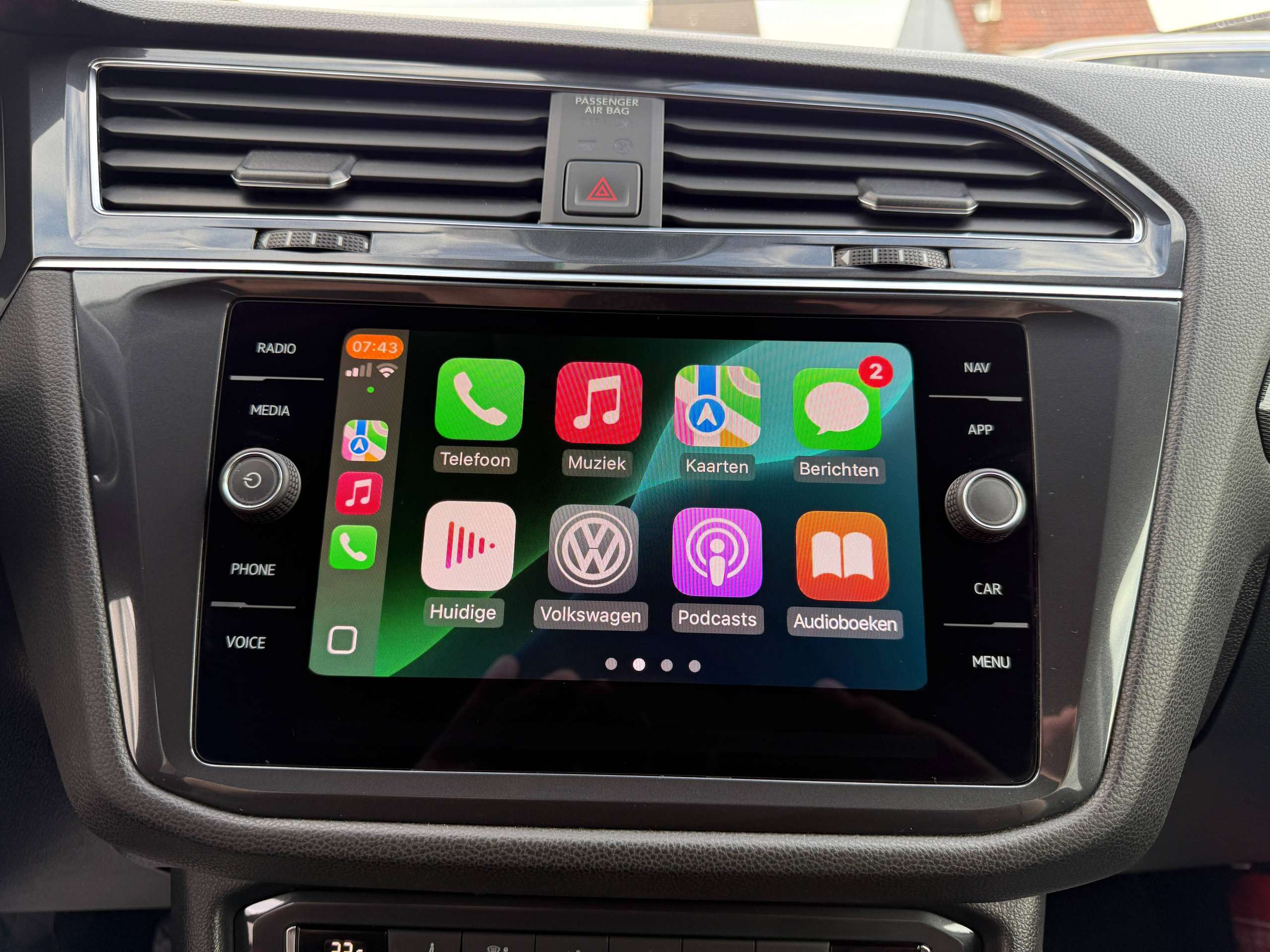 9ff25552-bbf1-49ce-8e9a-39f929fe702e25-volkswagen-tiguan-allspace-1-5-tsi-7-zetels-navigatie-zwart-leder-carplay-dab-pdc-alu.jpg