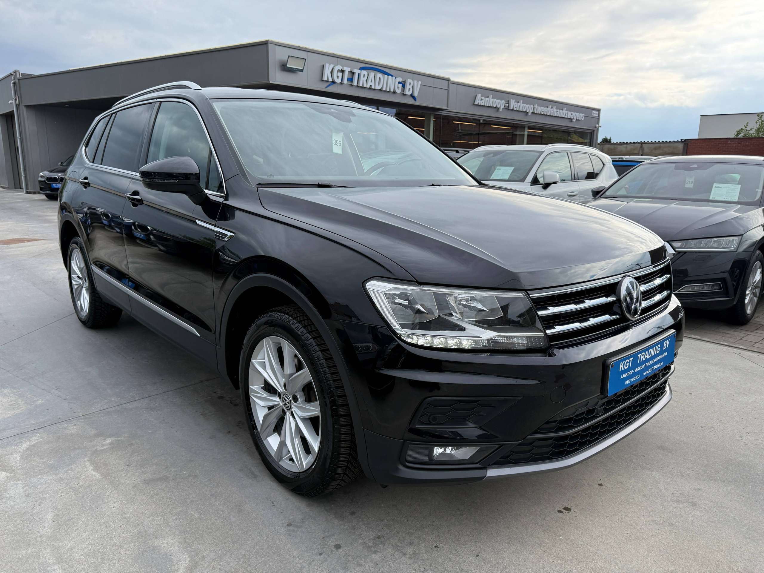 9ff25552-bbf1-49ce-8e9a-39f929fe702e3-volkswagen-tiguan-allspace-1-5-tsi-7-zetels-navigatie-zwart-leder-carplay-dab-pdc-alu.jpg