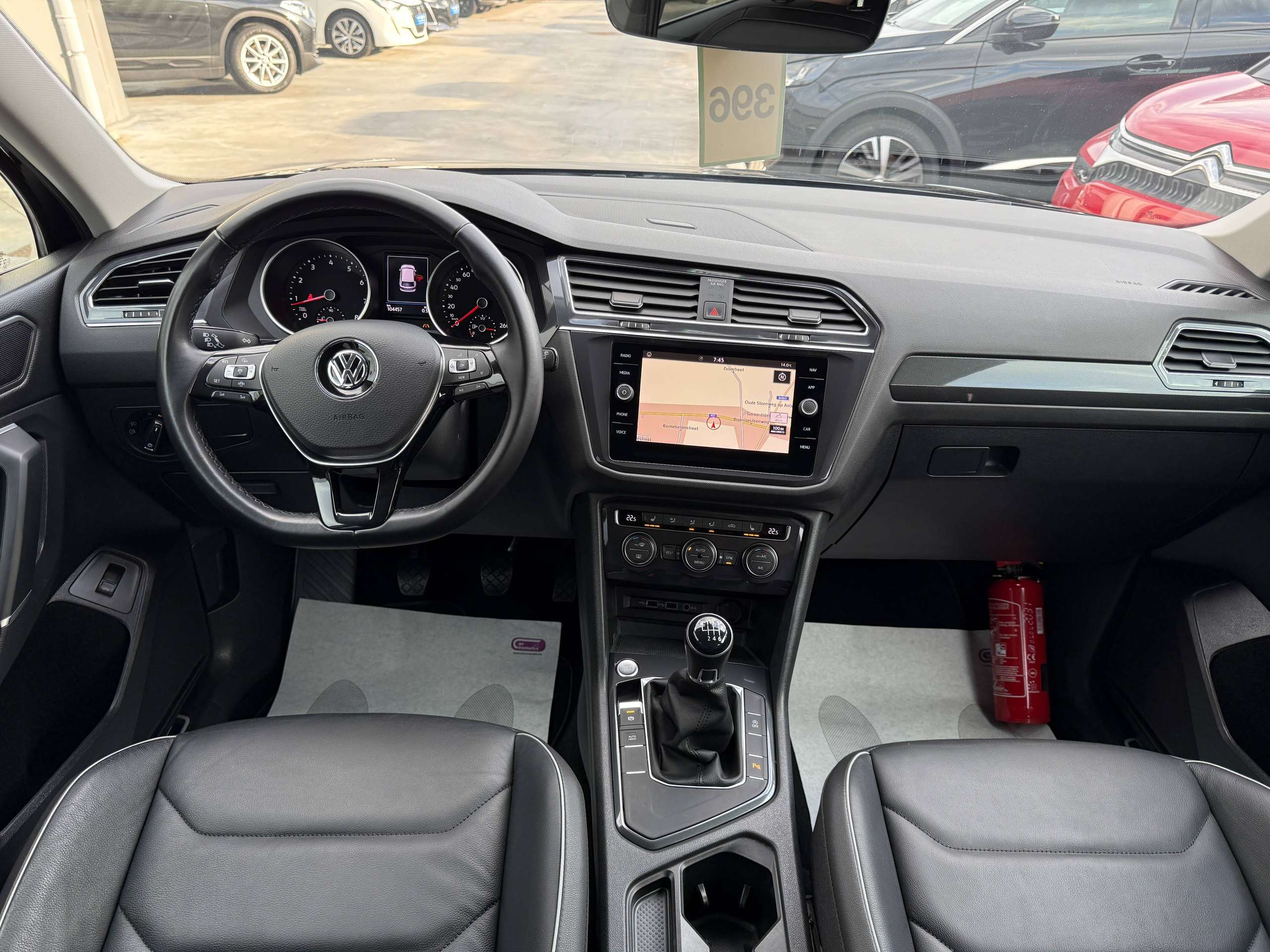 9ff25552-bbf1-49ce-8e9a-39f929fe702e32-volkswagen-tiguan-allspace-1-5-tsi-7-zetels-navigatie-zwart-leder-carplay-dab-pdc-alu.jpg
