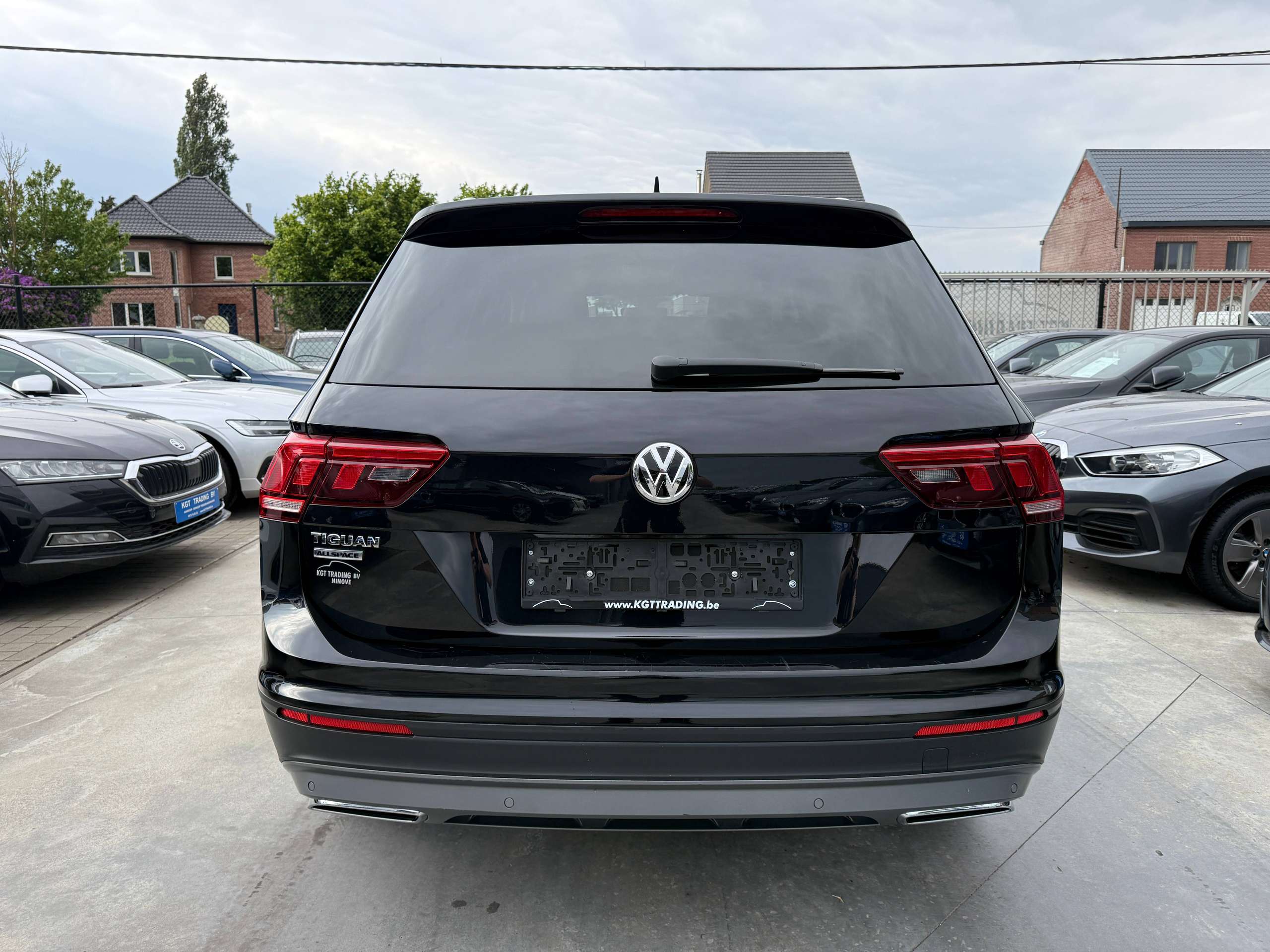 9ff25552-bbf1-49ce-8e9a-39f929fe702e6-volkswagen-tiguan-allspace-1-5-tsi-7-zetels-navigatie-zwart-leder-carplay-dab-pdc-alu.jpg