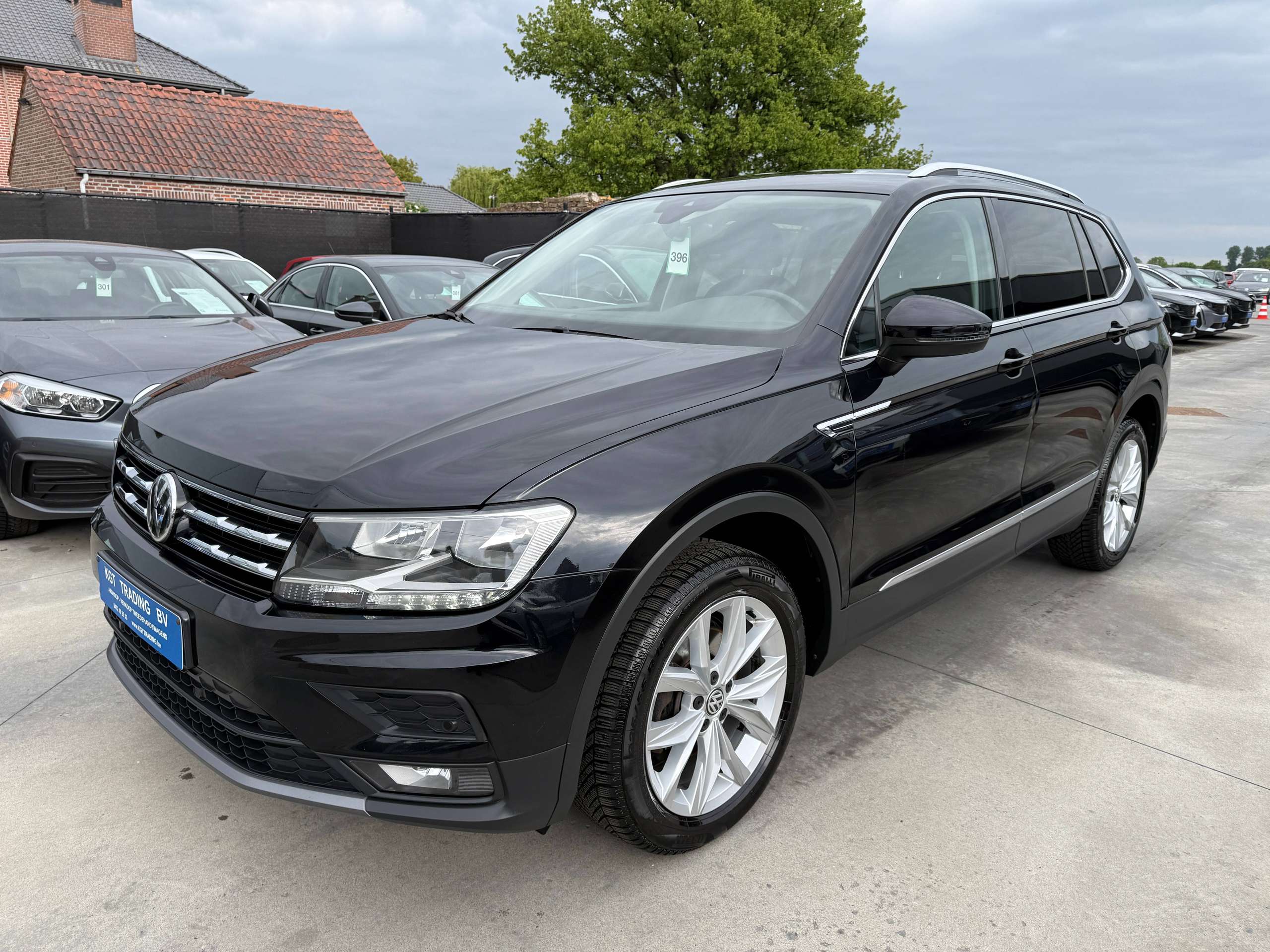 9ff25552-bbf1-49ce-8e9a-39f929fe702e9-volkswagen-tiguan-allspace-1-5-tsi-7-zetels-navigatie-zwart-leder-carplay-dab-pdc-alu.jpg