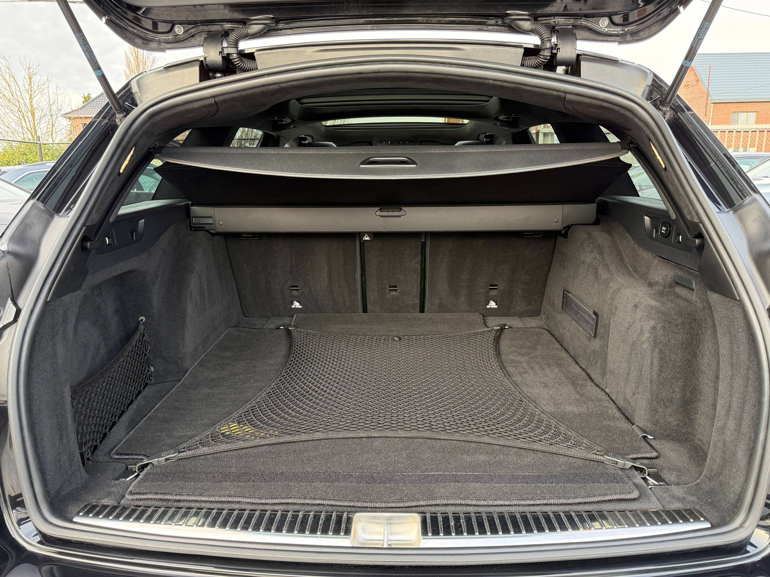 a6c9da61-f59d-4338-bcfa-b3a5eea854df20-mercedes-benz-e-63-amg-s-4matic-performance-seats-360-pano-drivers-pack.jpg