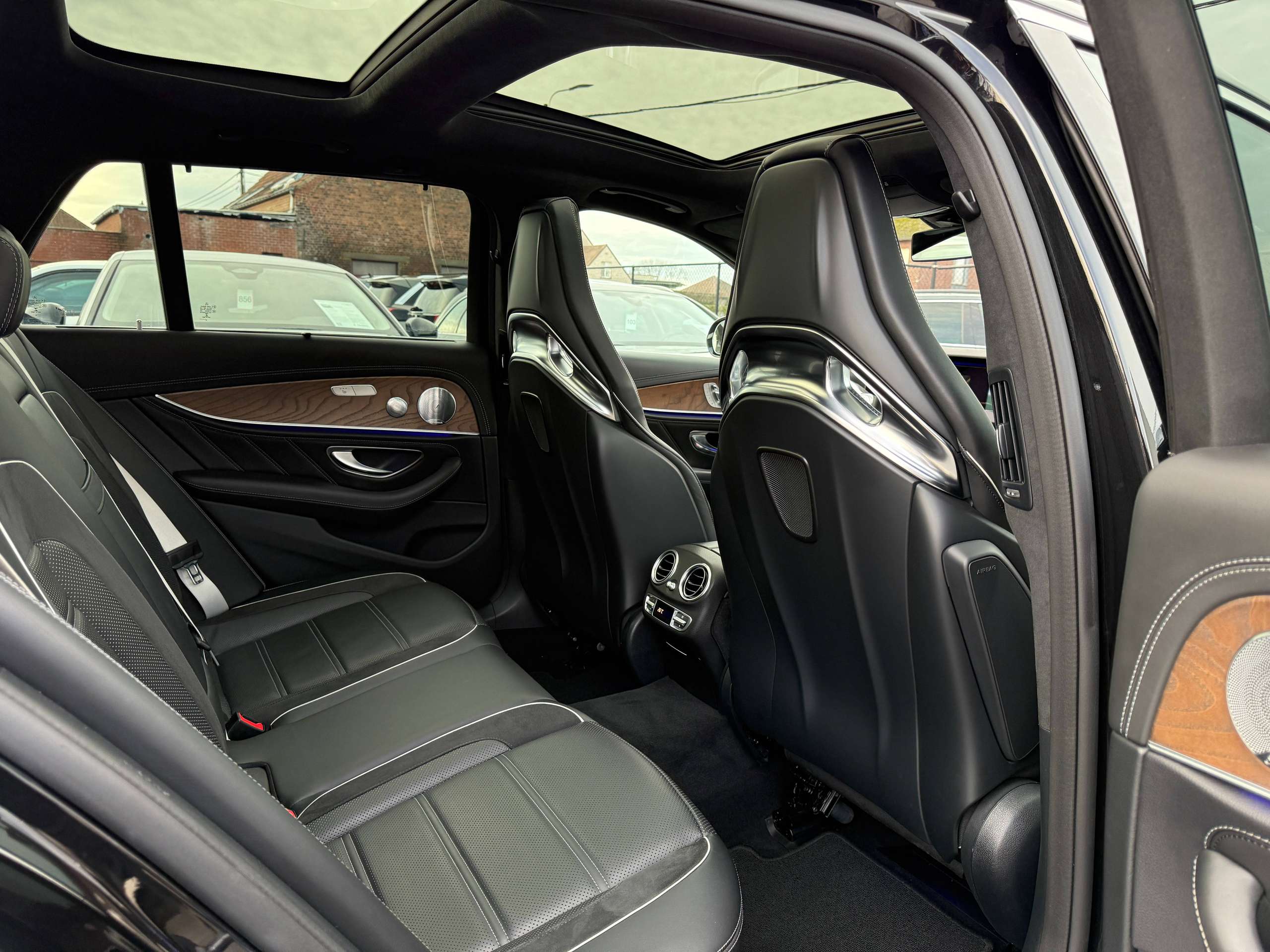 a6c9da61-f59d-4338-bcfa-b3a5eea854df38-mercedes-benz-e-63-amg-s-4matic-performance-seats-360-pano-drivers-pack.jpg