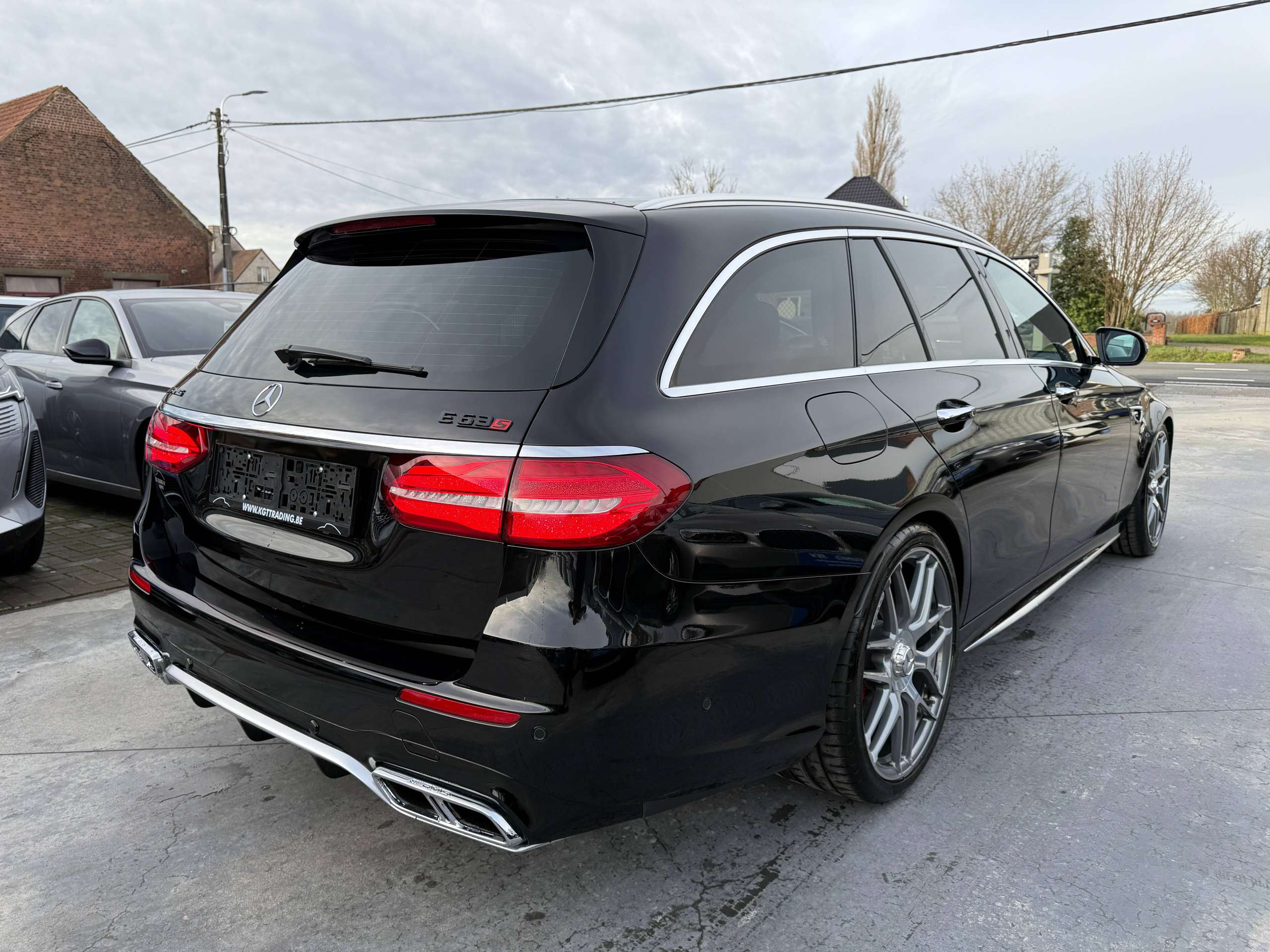 a6c9da61-f59d-4338-bcfa-b3a5eea854df5-mercedes-benz-e-63-amg-s-4matic-performance-seats-360-pano-drivers-pack.jpg